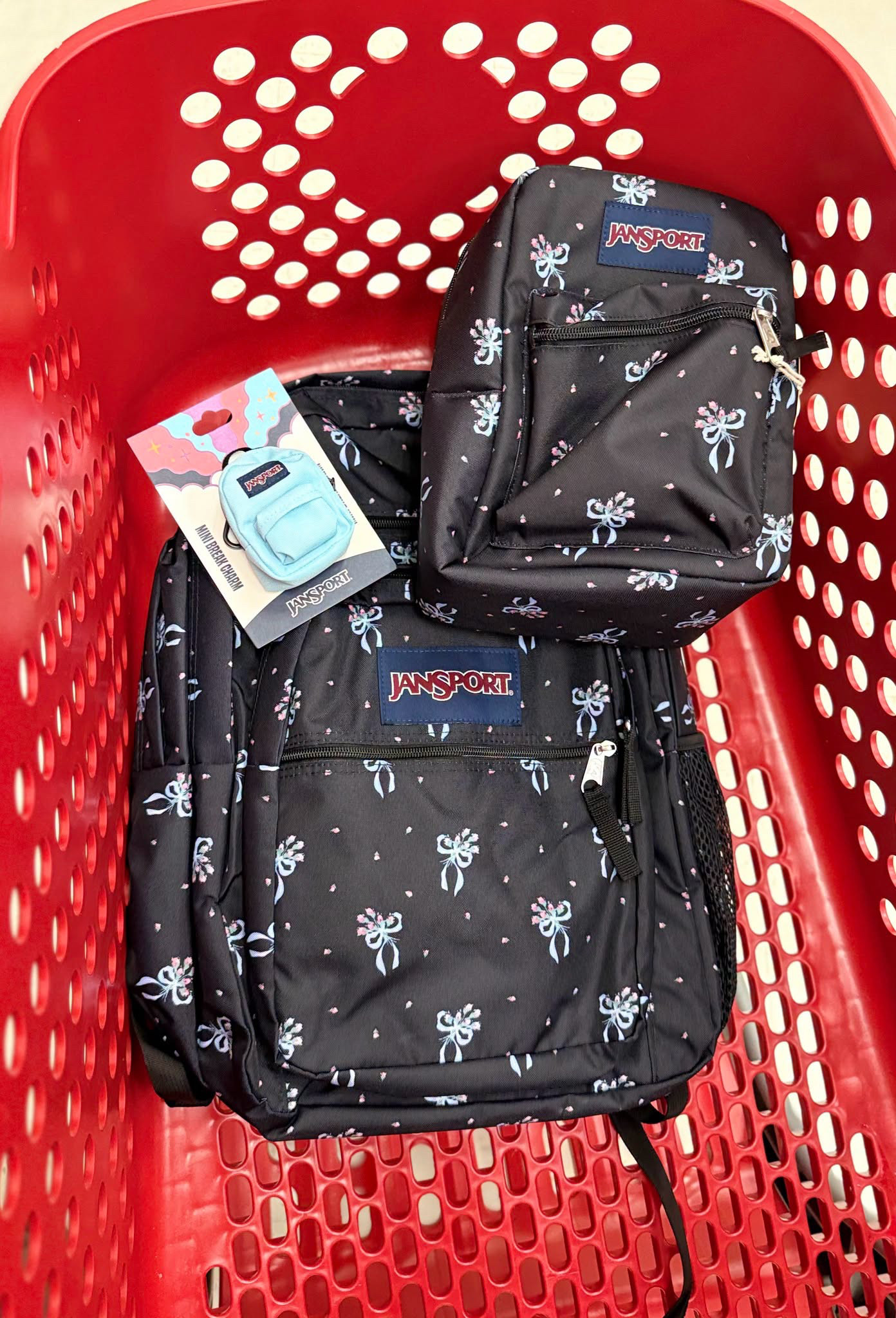 NEW! Bow JanSport book bag, lunchbox and matching mini bag charm keychain omg 😍🎀
-
#target #targetfinds #targetmom #girlmom #backtoschool #backtoschoolfinds #girlsbookbag

#LTKmomlife #LTKKids