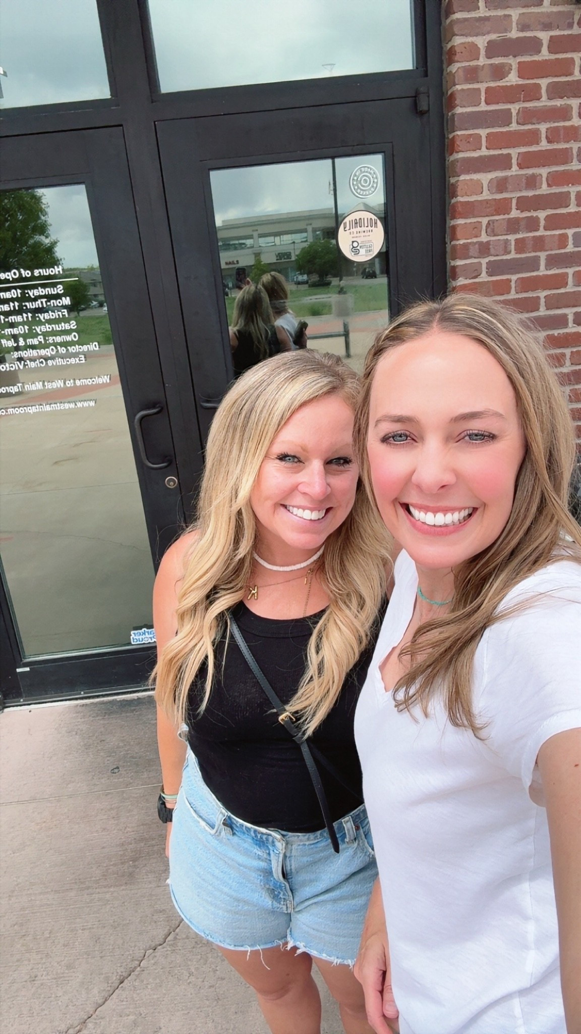 I love a basic white tee! Here I am at lunch with one of my oldest bff’s

#LTKdayinmylife #LTKootd #LTKOver40