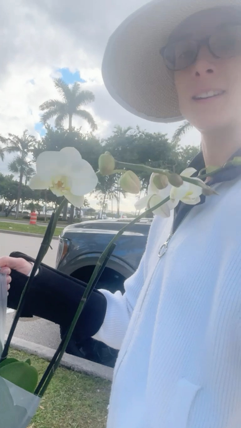 Happy Saturday and good morning from West Palm Beach Florida! Stopped at the farmers market to get out my first orchid of the season! Video clip of a day in my life shop, beautiful real and her falls to decorate your home for the holidays. Also wonderful gifts to give!

#LTKstorytime #LTKvlog #LTKdayinmylife