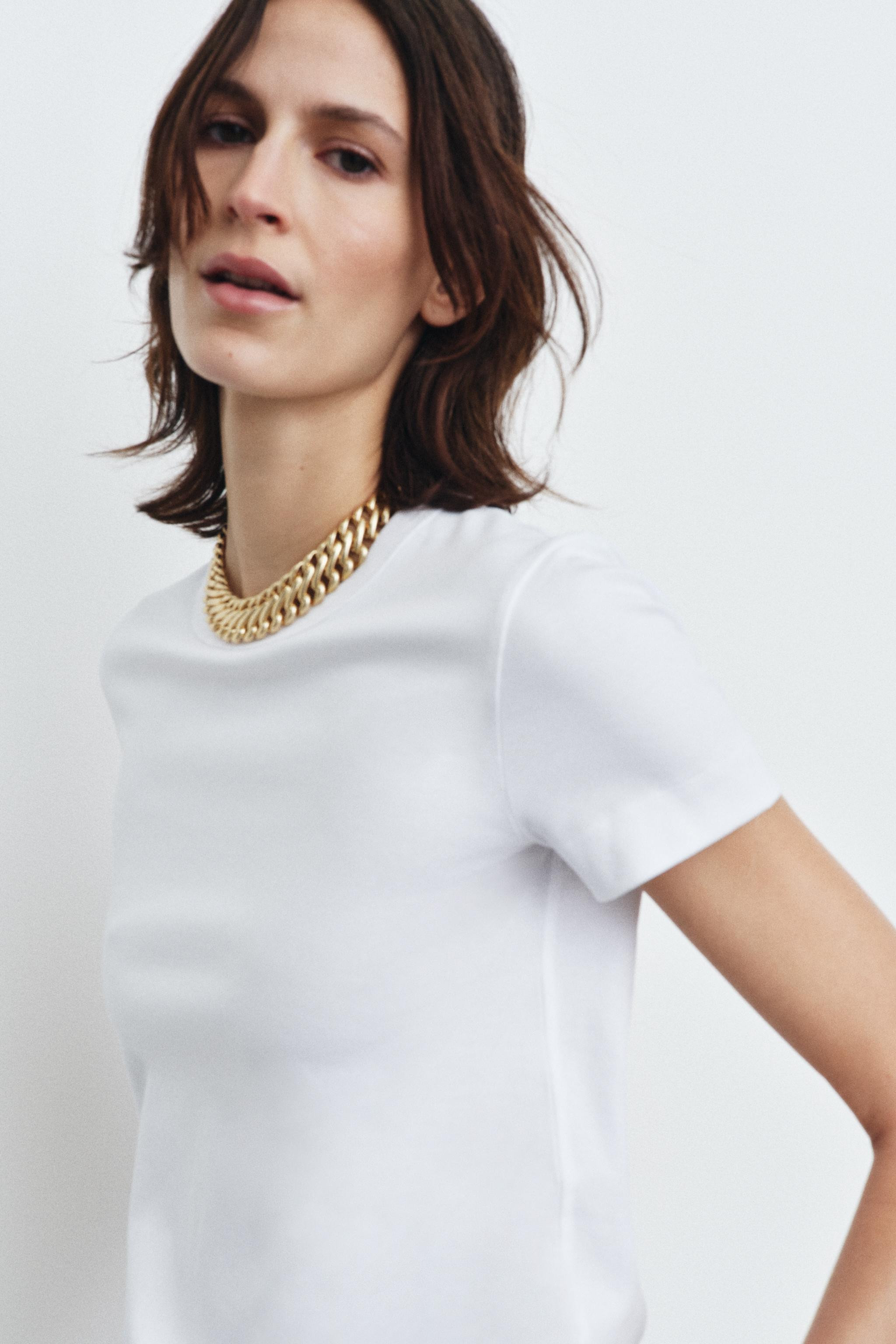 REGULAR FIT - ROUND NECK - REGULAR LENGTH - SHORT SLEEVEST-shirt made of elastic and flexible kni... | Zara US
