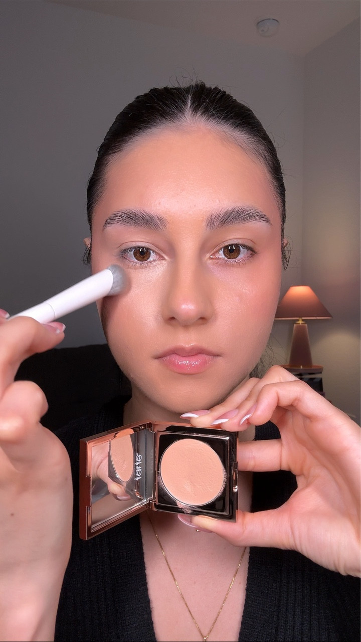 Por qué nadie habla de este corrector de @tartecosmetics ? 

Es CC Undereye Corrector en Light Medium