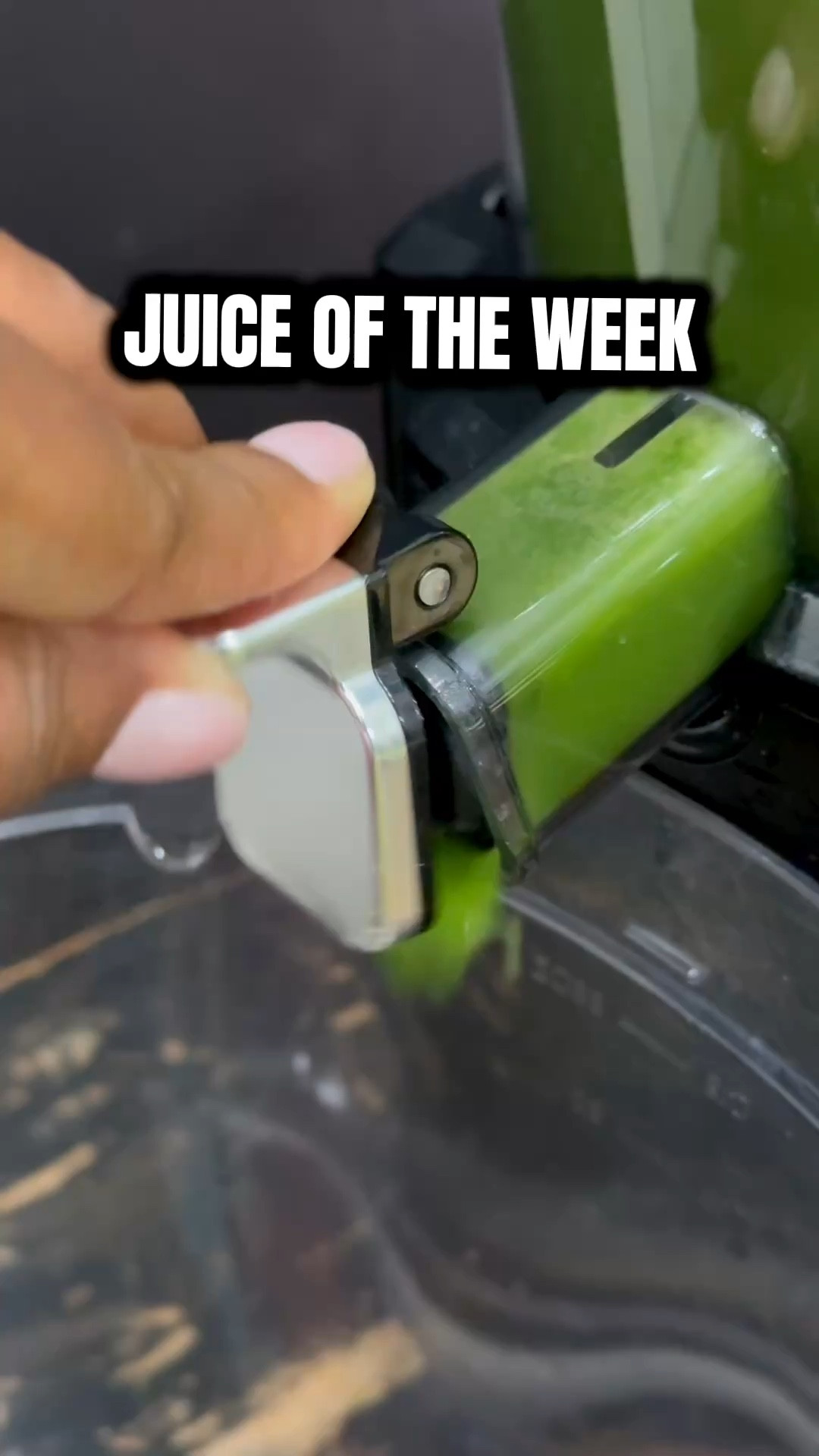 JUICE OF THE WEEK

WHAT’S IN IT
Apples
• Natural sweetness
• Supports digestion
• Rich in antioxidants
• Great for gut-friendly fiber

Kale
• Loaded with vitamins A, C & K
• Supports detox pathways
• Great for inflammation
• Nutrient-dense green powerhouse

Cucumbers
• Hydrating
• Reduces bloating
• Supports digestion
• Helps flush excess sodium

Lemons
• Supports liver function
• Aids digestion
• Helps reduce water retention
• Brightens the flavor naturally

Ginger
• Anti-inflammatory
• Relieves bloating
• Supports gut movement
• Boosts circulation

This juice is:
✔ Hydrating
✔ Anti-inflammatory
✔ Gut-supportive
✔ Family-friendly
✔ Perfect for batching

Make it for the whole family 
• 2 bags of apples
• 1 bag of kale
• 4 lemons
• 3 cucumbers
• 1 full ginger head

I make mine using the Nama J2 Cold Pressed Juicer it handles kale and ginger like a dream and makes batching way easier.

Save this week’s recipe and 
let me know how you like it 💚

#JuicingWithPriiincesss #JuiceOfTheWeek #GreenJuiceGlow #GutHealthJourney #DebloatingJuice