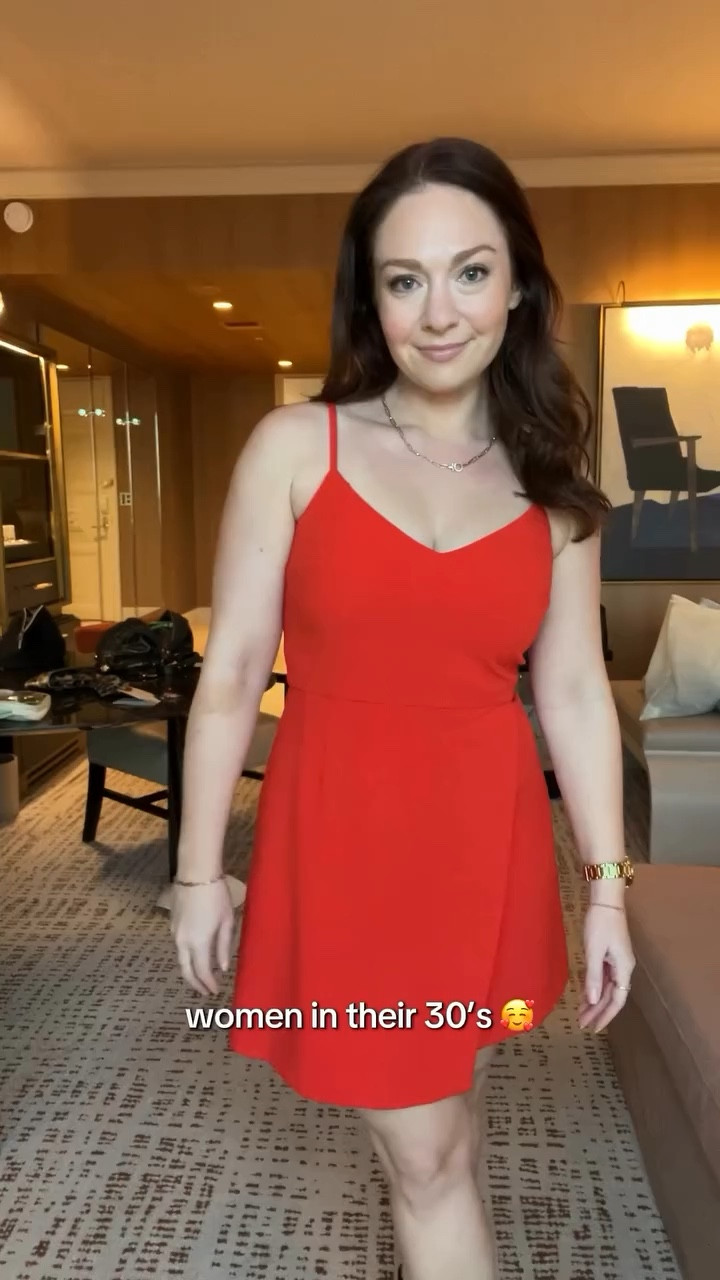 in my 30s but still looking like I’m in my 20s 🤭

#90sbaby #30sclub #womenintheir30s #aginglikefine🍷 #fyp #bestdecade

#LTKParties #LTKWorkwear #LTKPetite