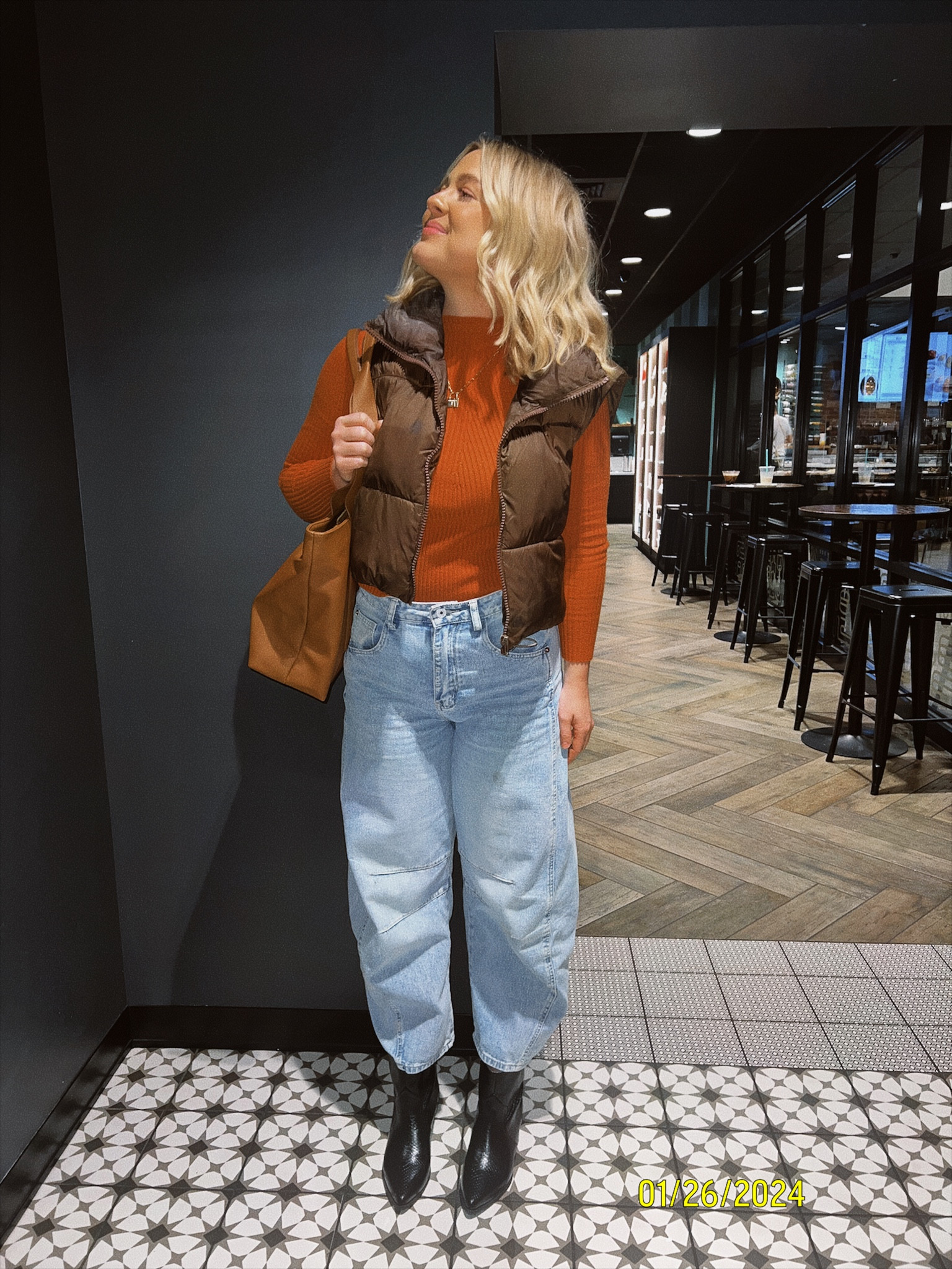 Barrel jeans 😍

#LTKSeasonal #LTKfindsunder100 #LTKMostLoved