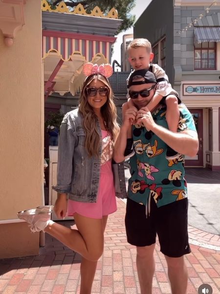 Disneyland family outfits 💖

#disney #disneyland #disneyworld #mickeymouse #californiaadventure #travel #vacation #family #mickey #minnemouse

#LTKTravel #LTKFamily #LTKVideo