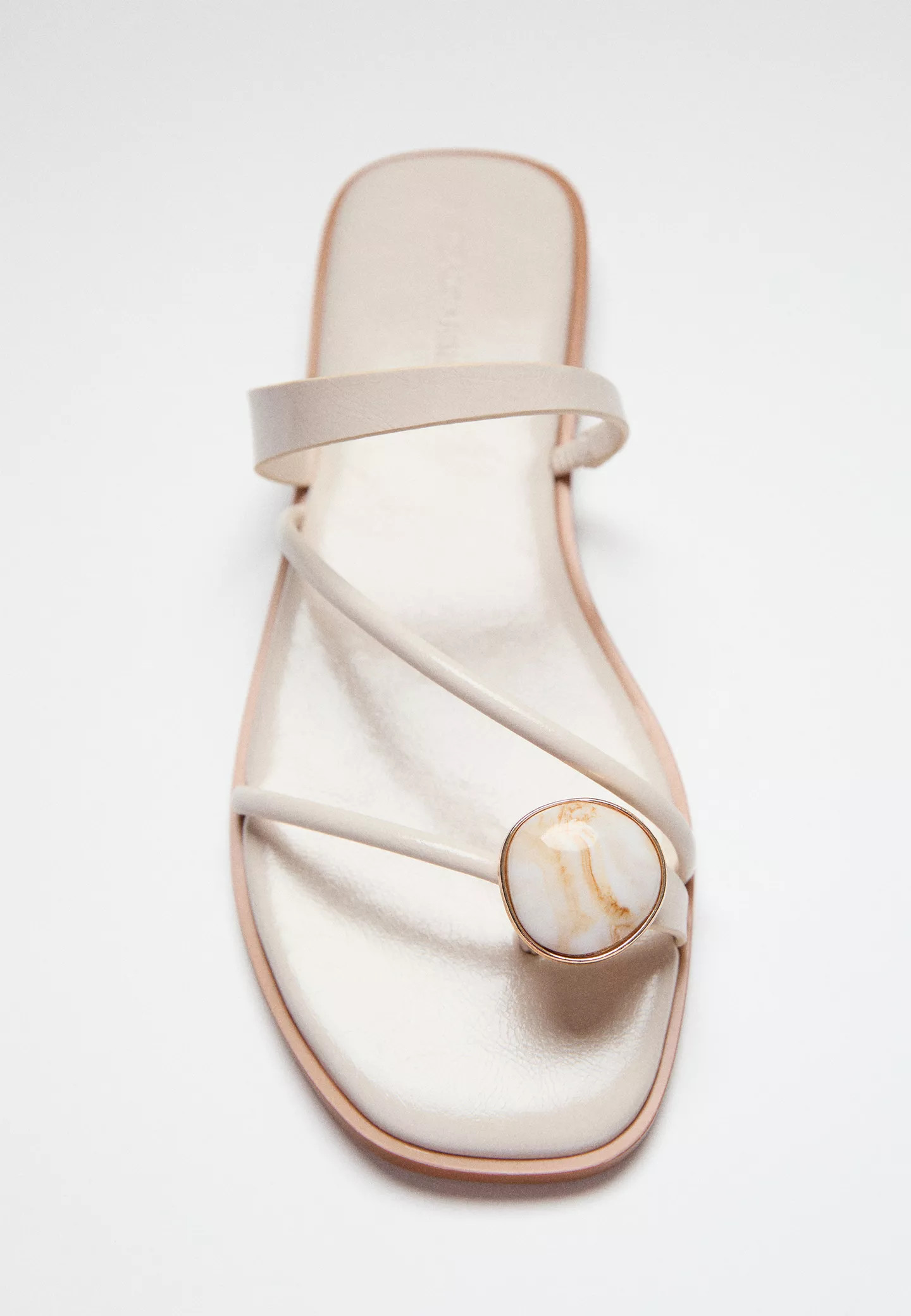 Flache Sandalen mit Steindetail - Sandalen f\u00fcr Damen | Stradivarius Deutschland | Stradivarius DE