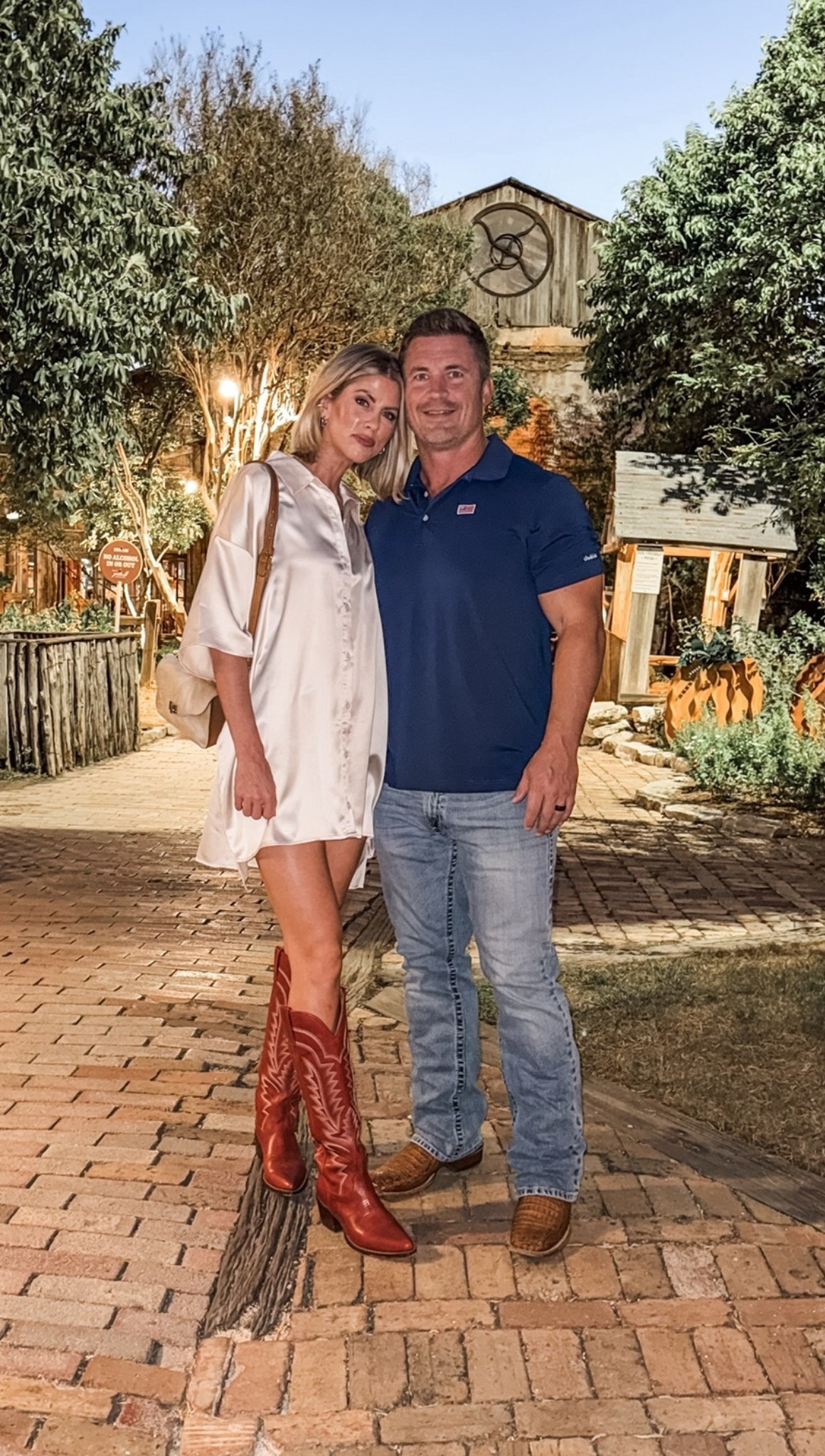 The dress, the Boots. GOLD! True to size - I’m almost 5’9 for reference - 
The Abbeys are for longer legs- the Annie’s are for regular height for reference on boots 