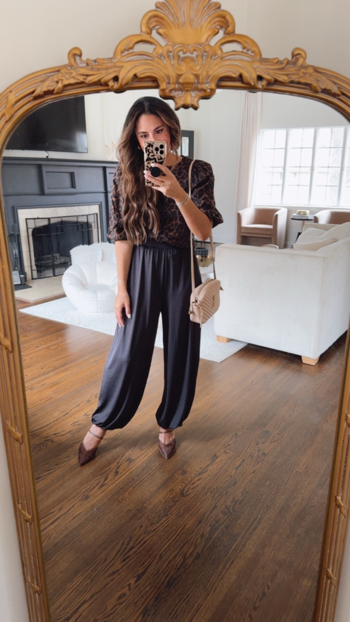 Balloon leg pants 
Date night outfit 
