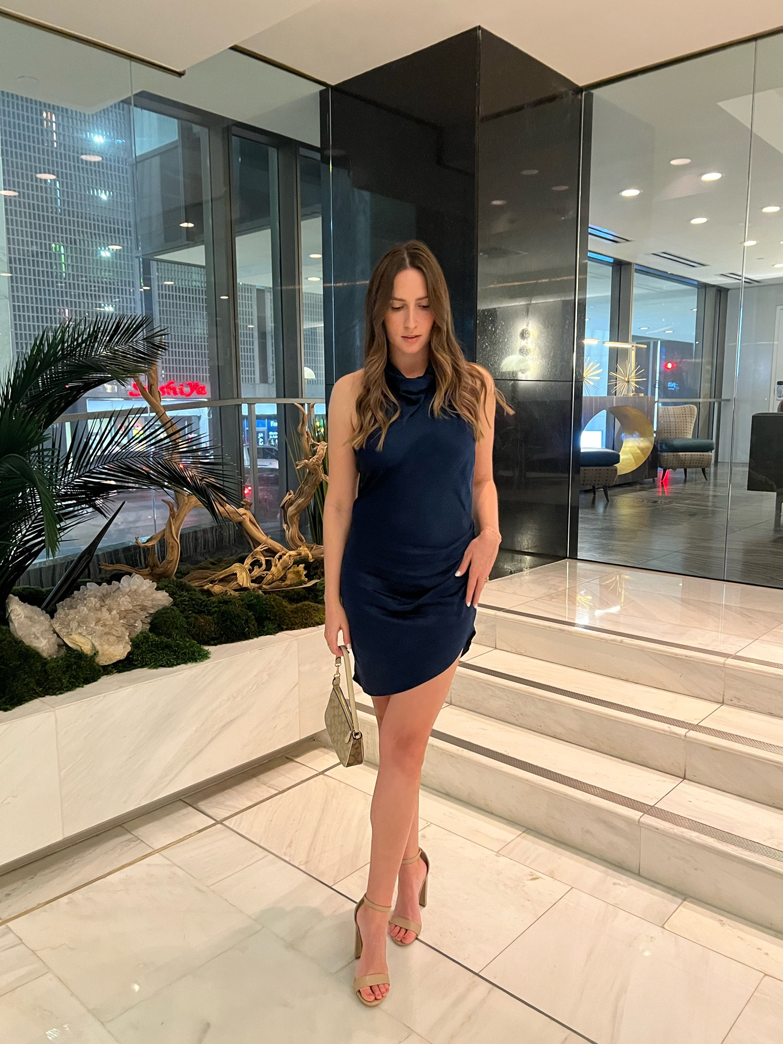 This dress is *chefs kiss* 🤌🏼✨ the low back makes it so sexy! I wore this for my birthday dinner night out. 