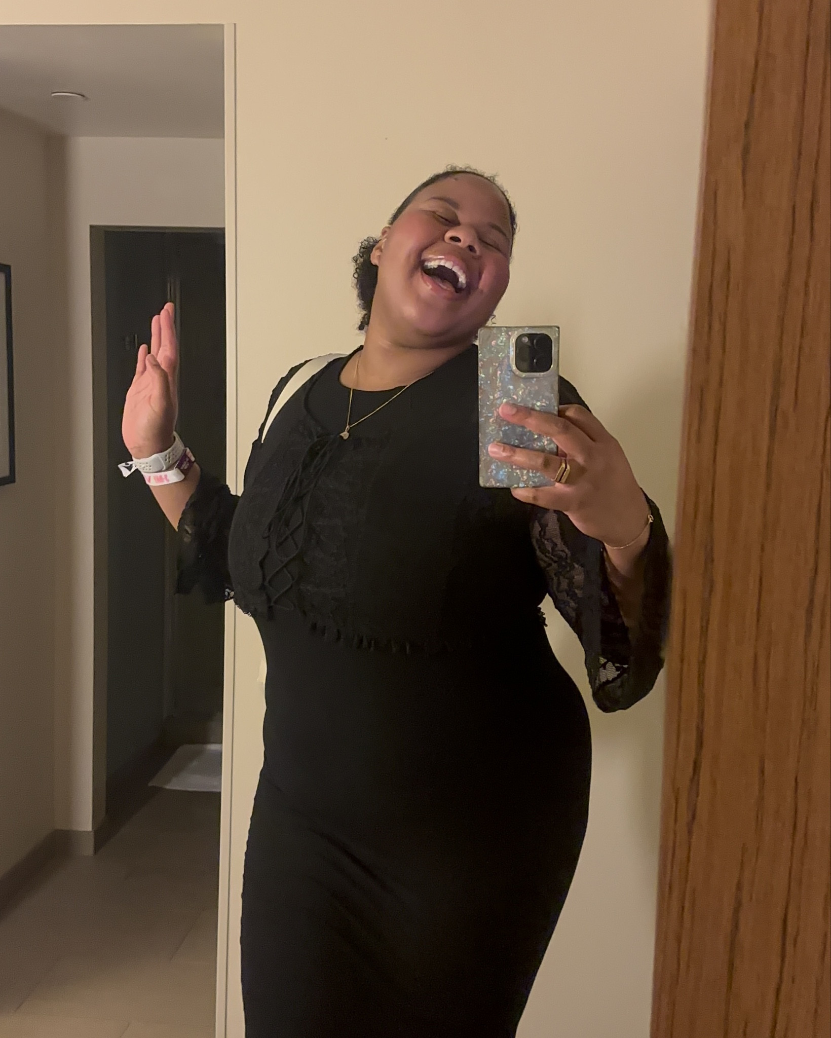 Hotel mirror selfie? Yes please🪞 

Style tip: Converse make the best sneakers for long days out & about 💯

#LTKPlusSize #LTKTall #LTKStyleTip