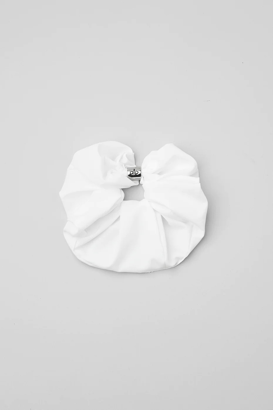 ALO | Bead It Oversized Scrunchie in White | Alo Yoga (US)