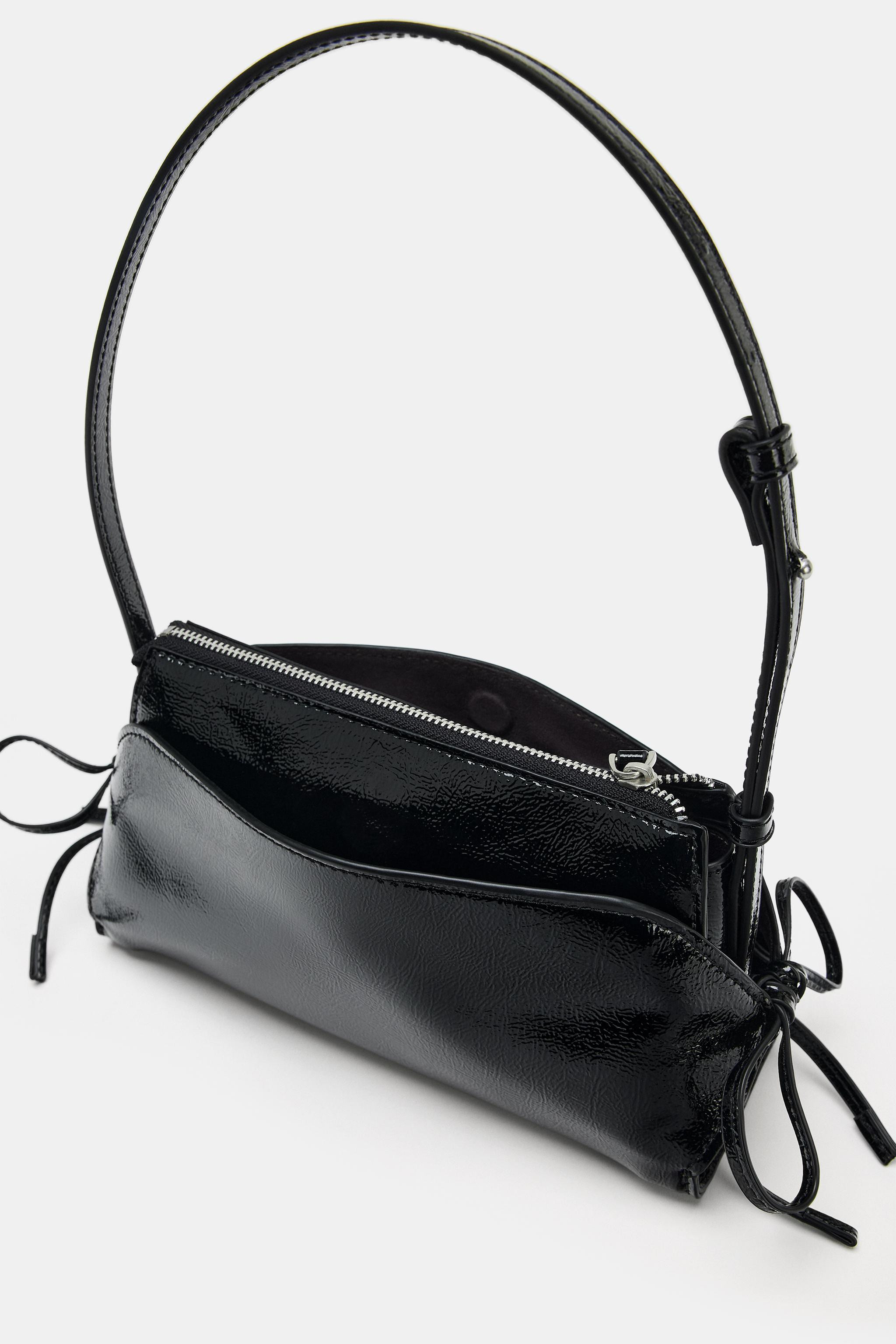 Model height: 169 cmShoulder bag with a patent-effect finish. Features bows on the sides. Double ... | Zara UK