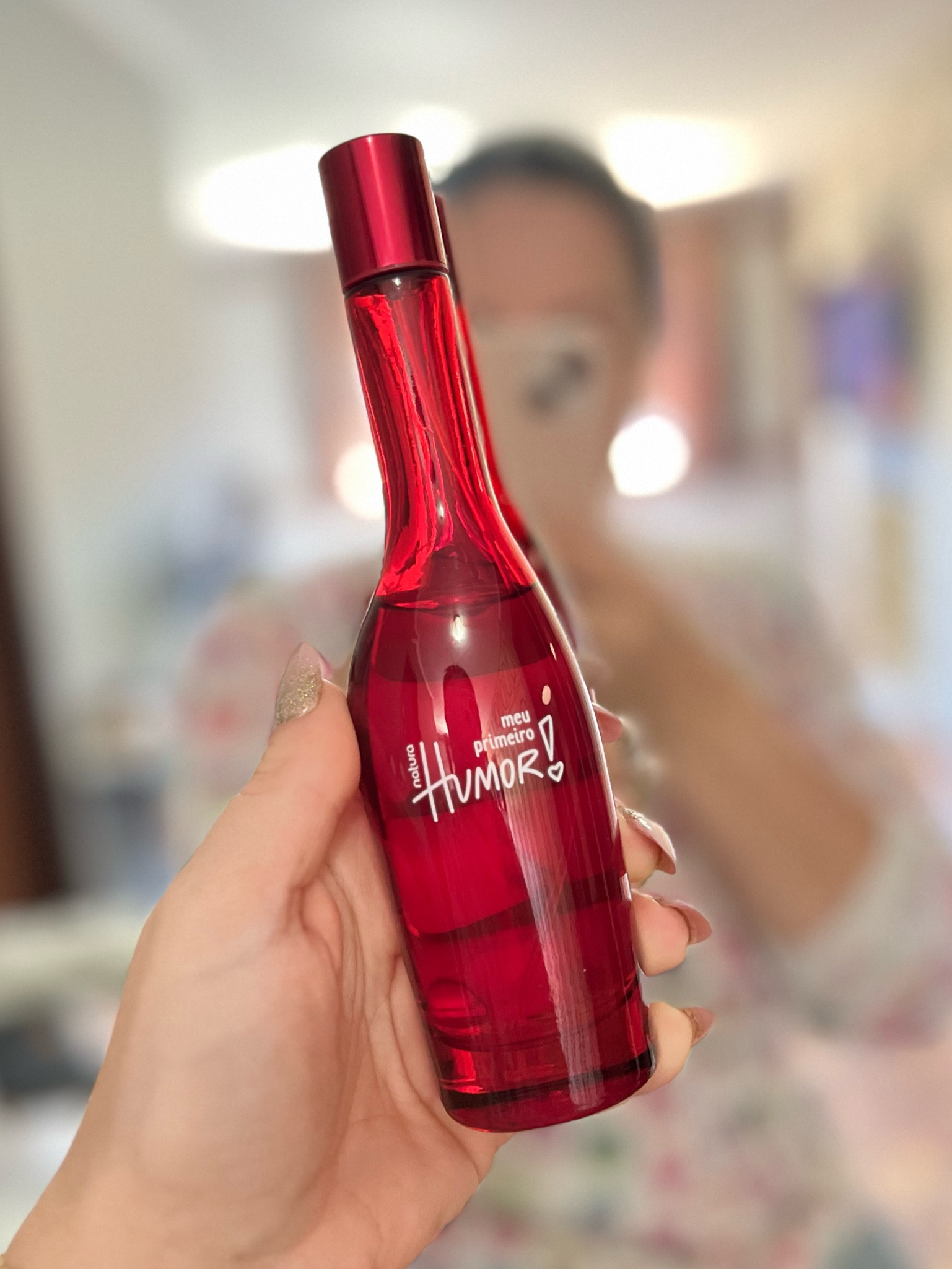 Meu cheirinho de hoje ♥️

O Meu Primeiro Humor da Natura, é uma fragrância frutal, porém é marcante!

Gota Olfativa:

Saída: pêra, cassis, bergamota, laranja.
Corpo: jasmim, lírio do vale, flor de macadâmia.
Fundo: musc, âmbar, sândalo.

Frutal moderado. Meu primeiro humor foi o primeiro lançamento da marca e é uma das fragrâncias mais icônicas e inconfundíveis do mercado e da Casa de Perfumaria do Brasil.
.
.
.


#LTKbeauty #LTKbrasil #LTKGiftGuide