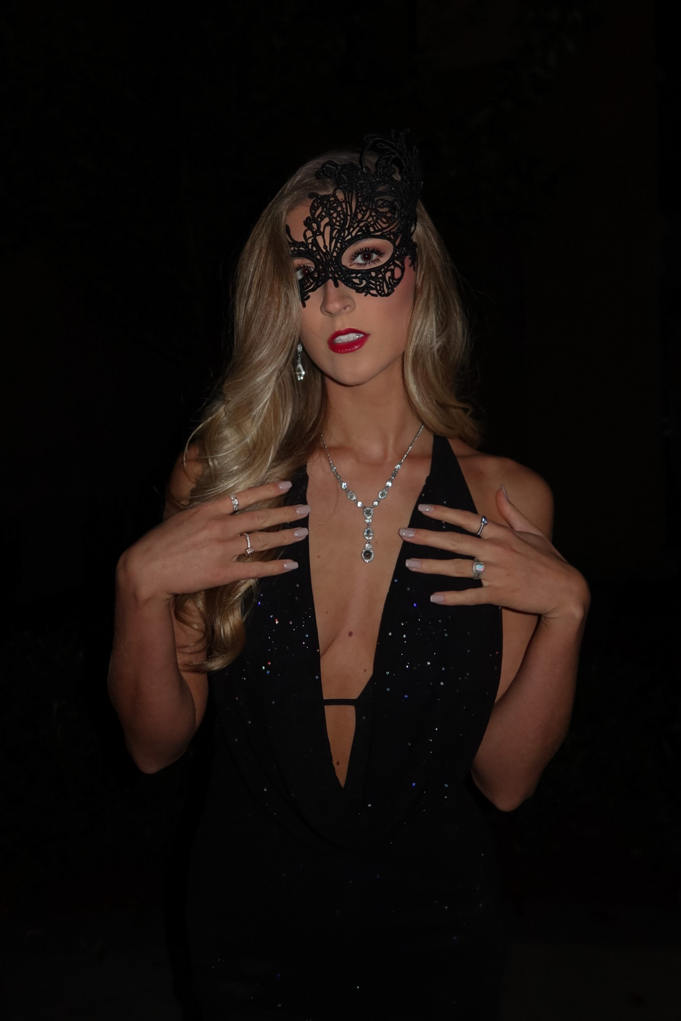 masquerade costume, black sparkly gown, maxi dress, cowl neck, deep v, mask, party

#LTKfindsunder100 #LTKfindsunder50 #LTKwedding