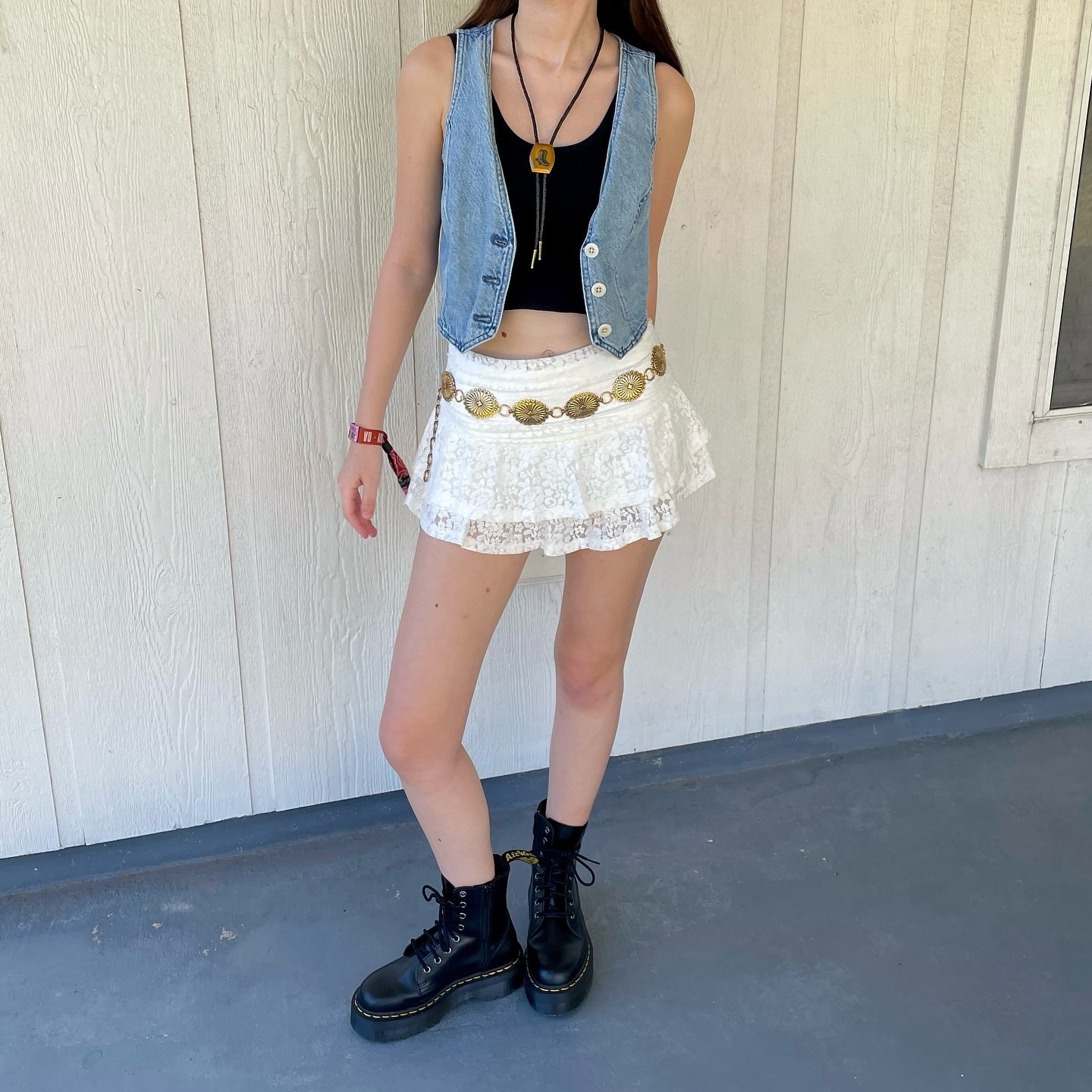 vest: madewell
tank top: hollister from like a decade ago lmao
skort: cider
belt: urban outfitters
shoes: dr martens
bolo tie: etsy