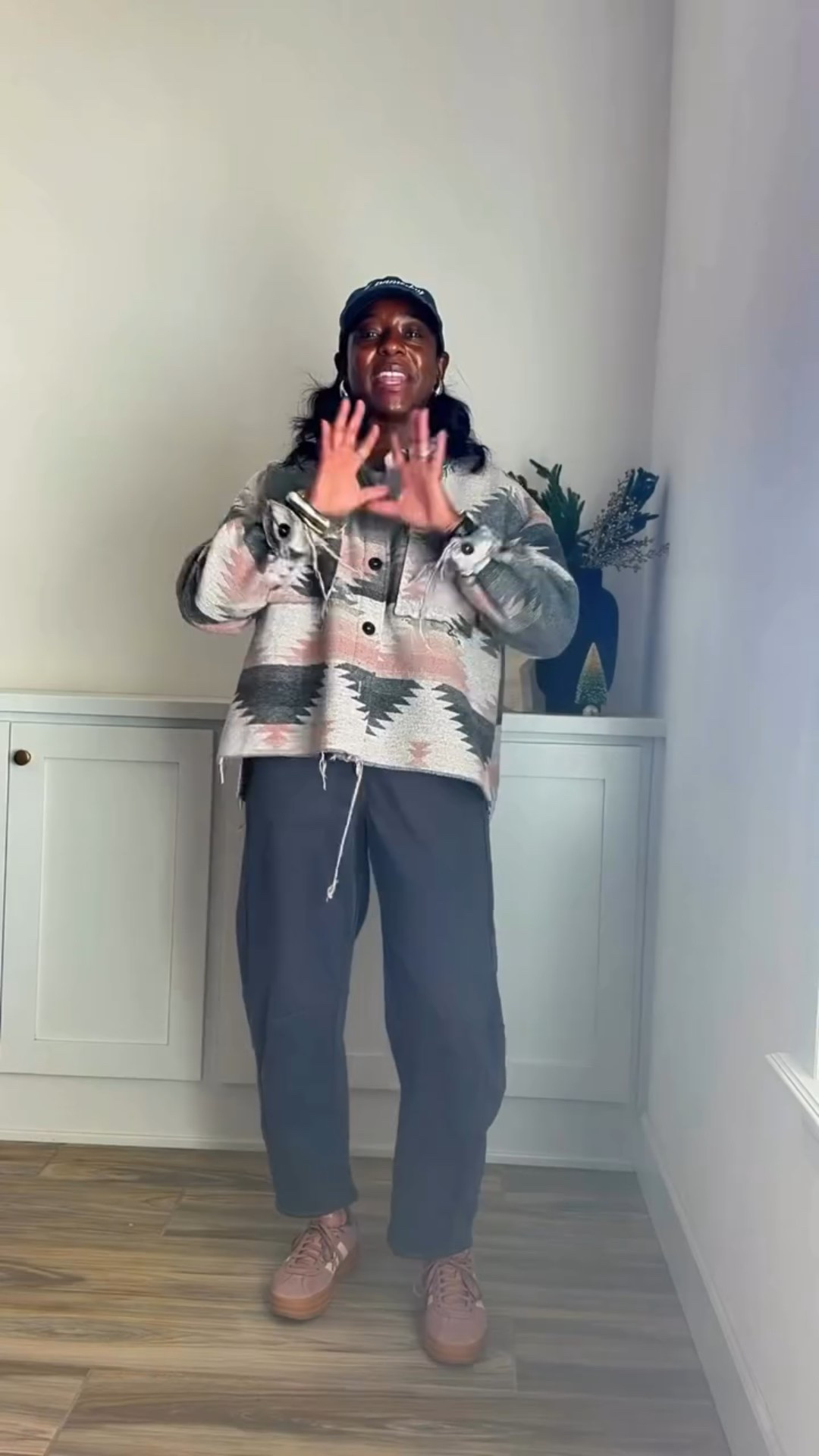 STYLE TIP: find a small color in your outfit and repeat it on another piece of clothing or in an accessory. It makes you look like you care about the details. ✨

Also, ALL Barrel EVERYTHING! You know I’m obsessed with barrel jeans! The ONLY thing better than barrel jeans is barrel sweatpants!! 

COMMENT SHOP for links! 

💋💋

#ootd #sportsmom #wiwtd