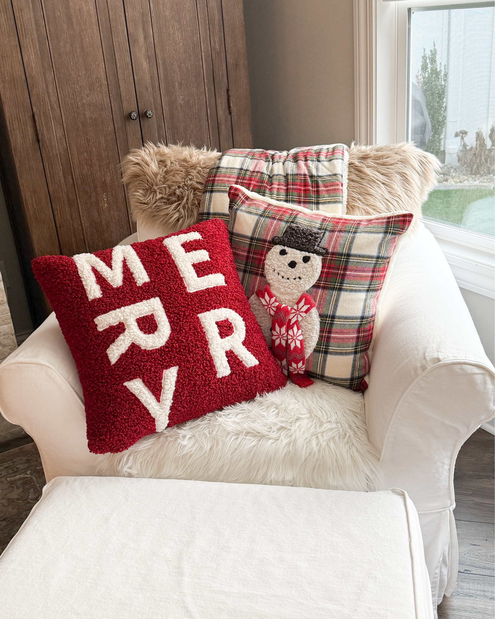 merry merry christmas cozy 
plaid christmas decor 

#LTKHoliday #LTKStyleTip #LTKSeasonal
