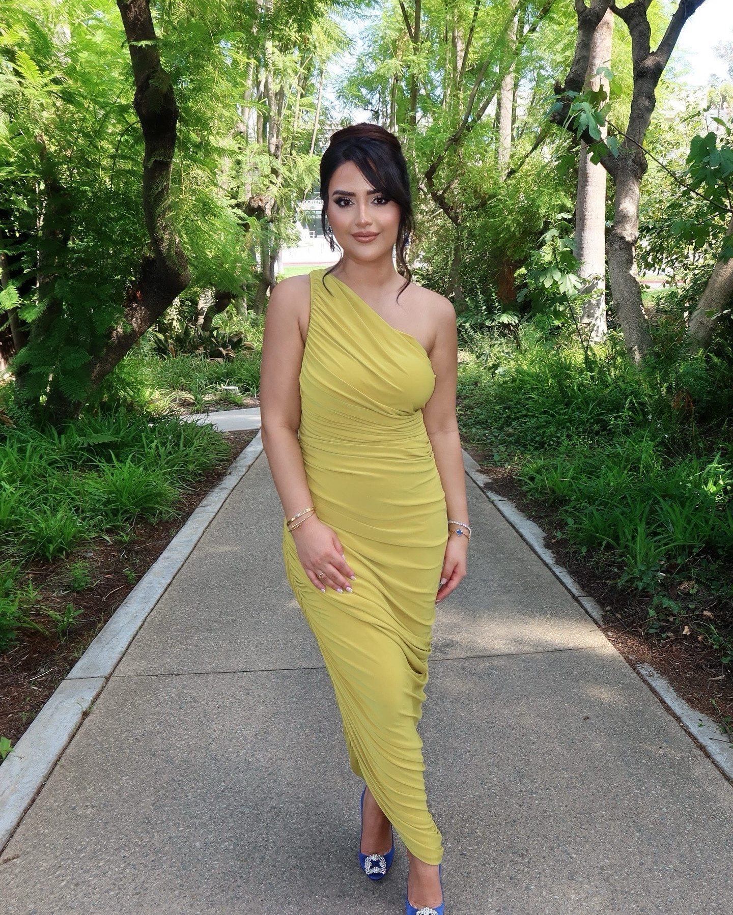 Loved wearing this chartreuse Norma Kamali dress for a fall wedding!🦎

#LTKParties #LTKStyleTip #LTKSeasonal