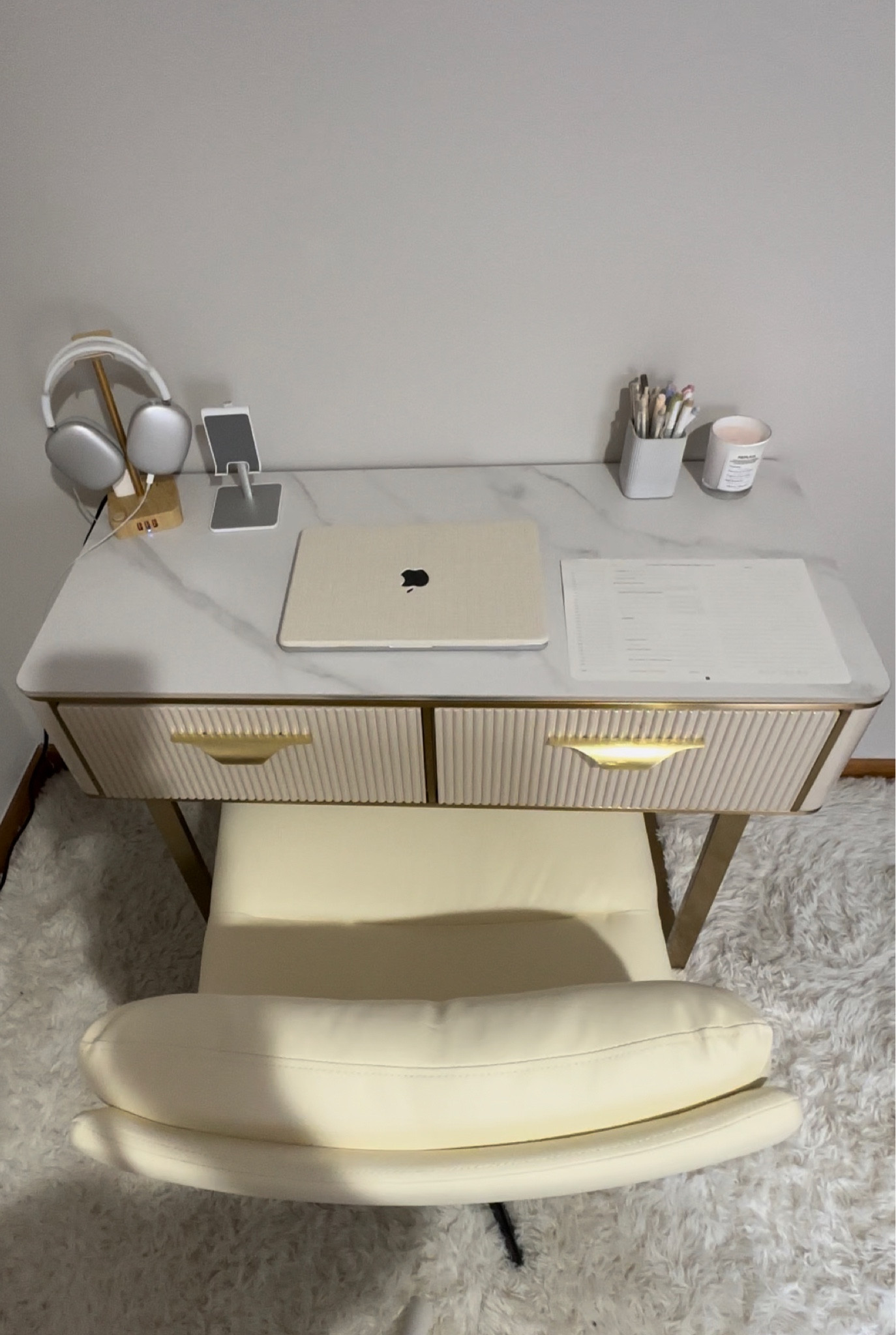 Neutral home office space 
#homeofficedecor #homeoffice #workfromhome #homeofficeideas 

#LTKhome