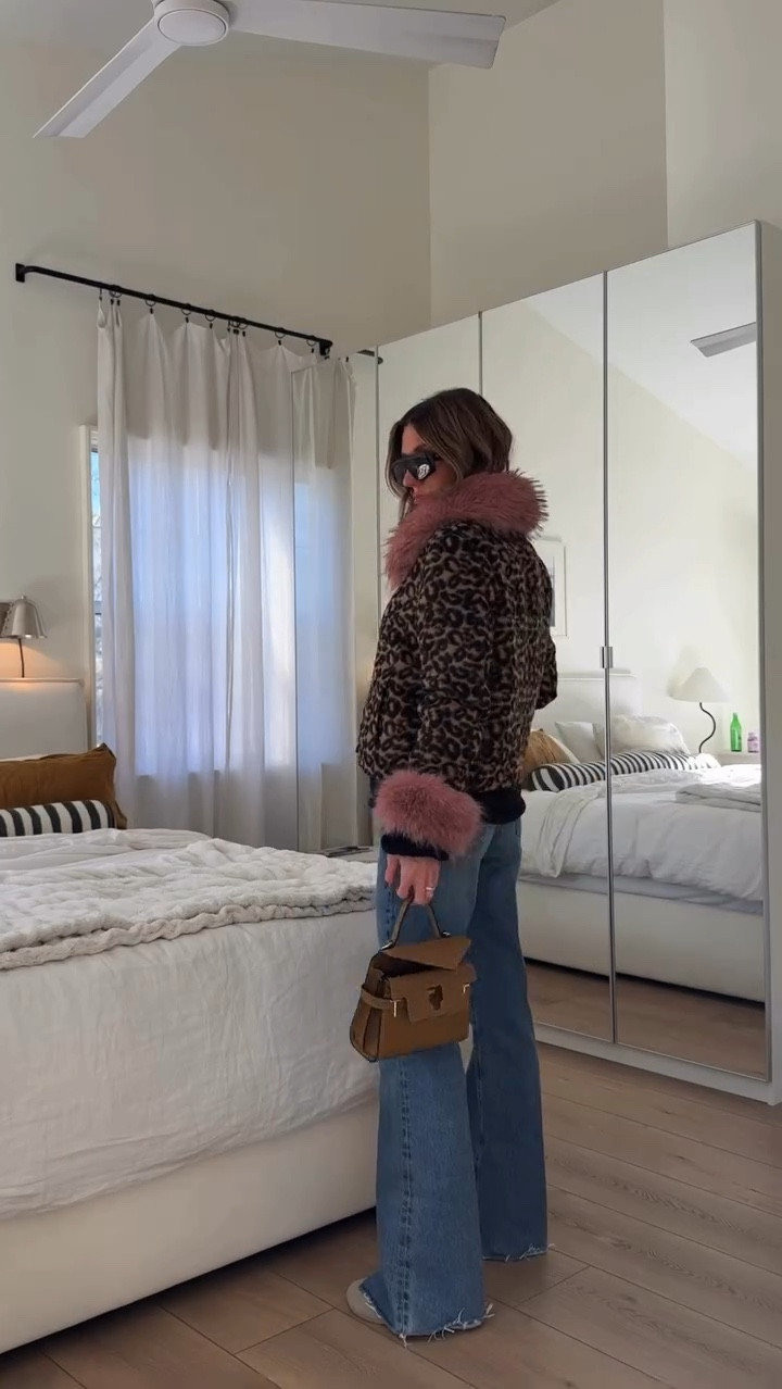 You’re a mom who wants to be chic but casual. 
I just got these jeans in from @frame and I’m obsessed. I have a lot of really baggy jeans, and a lot of straight, so it feels good to add a different style. I went up one sz!
Jacket is rented from @nuuly but I tagged similar ones on my @shopmy ❤️