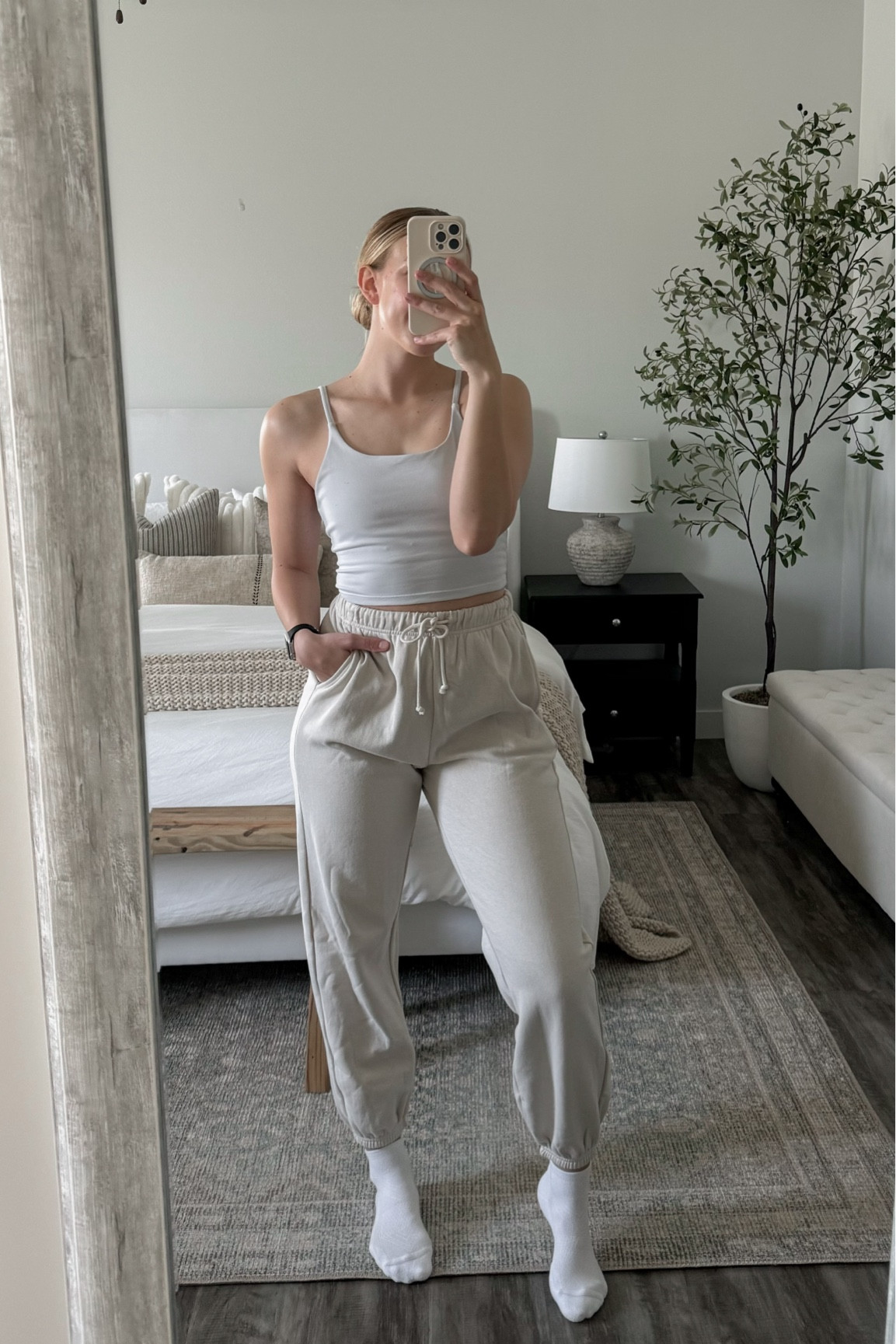 Old Navy joggers currently 25% off with code BONUS at checkout! Wearing size medium (I’m 5’7)

#LTKsalealert #LTKfindsunder50