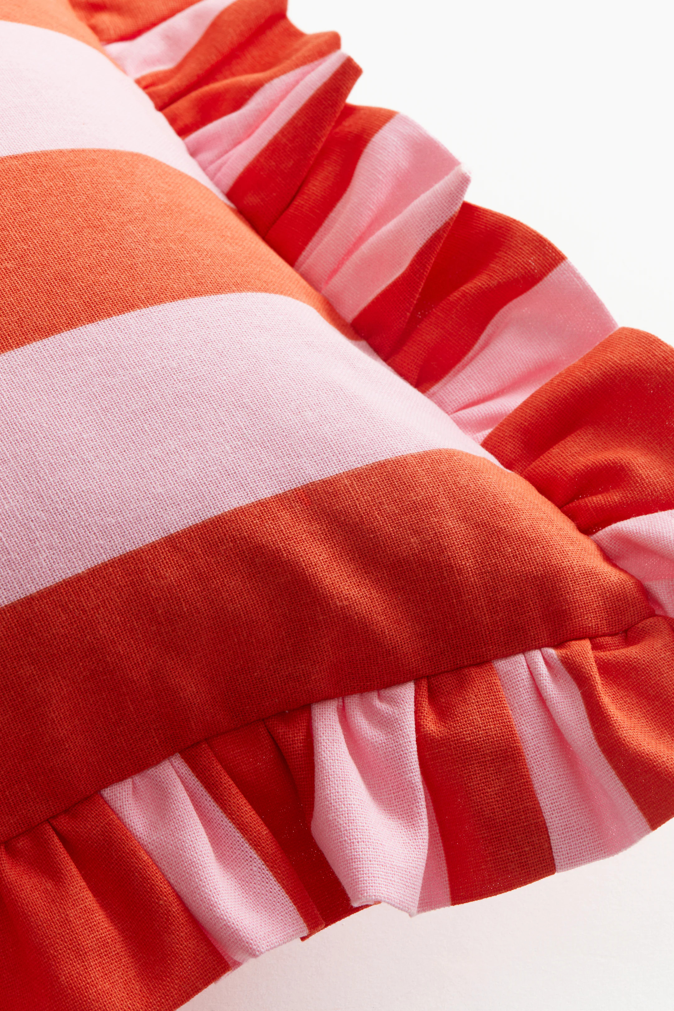 Ruffle-trimmed Cushion Cover | H&M (US + CA)
