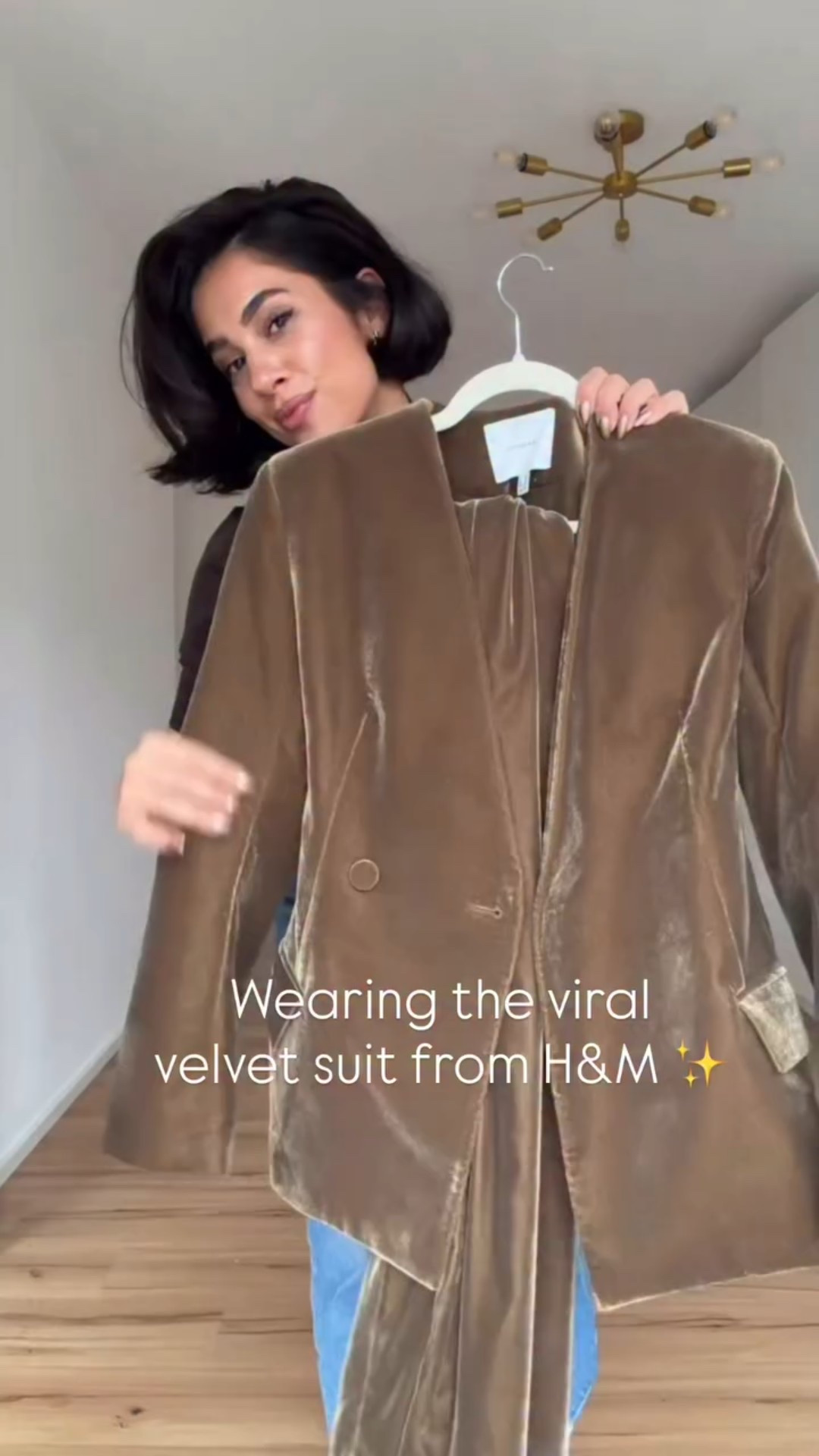 Wearing the viral velvet suit from H&M ✨

#hm #viral #suit #velvet #velvetsuit #festivelook #xmasparty #officeparty