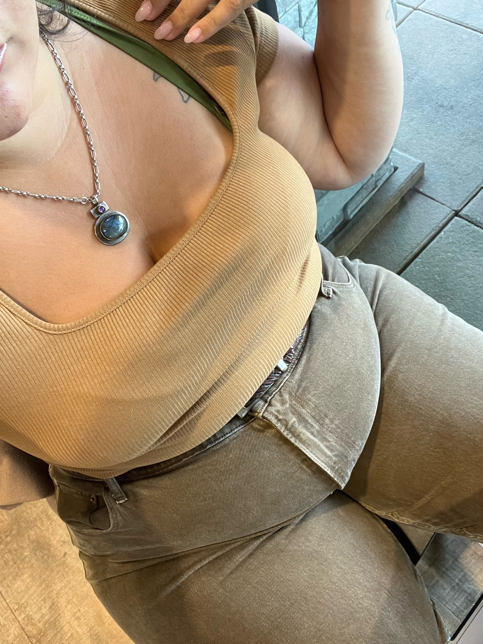 Monochrome plus-size 