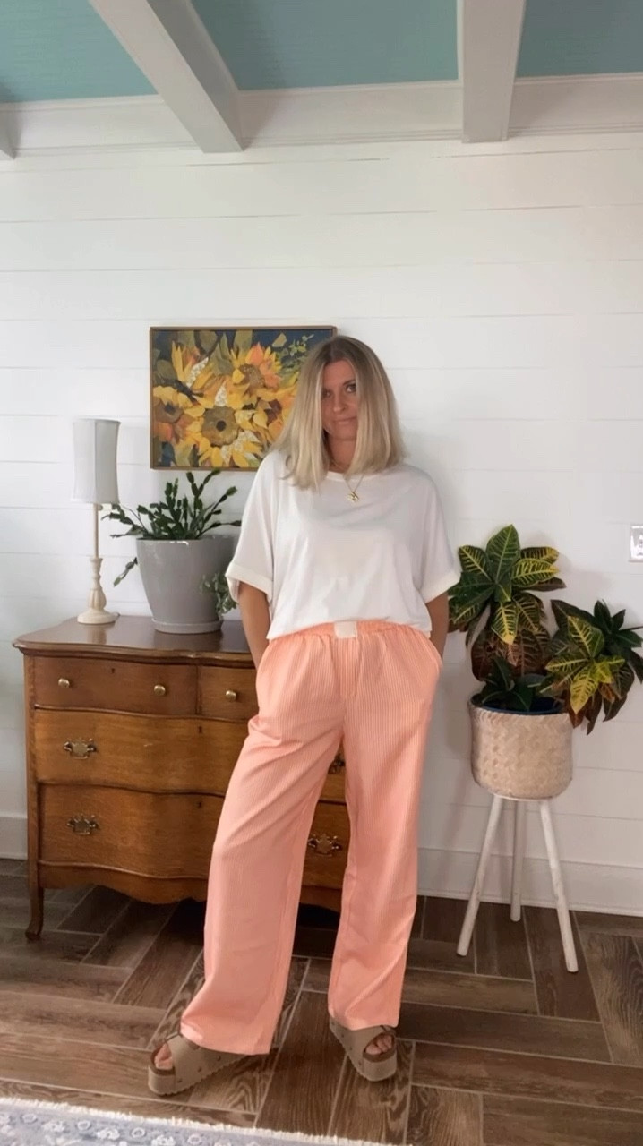 Game day fit but make it VOLS style. Not a TN fan? That’s okay. These under $20 pants come in several color options. 
••
Fit true to size, and I feel they’re longer length for my tall girlies. Good news, they’re not pj pants so thicker material making them NOT see through. Everything linked 

#LTKFallSale #LTKFindsUnder50 #LTKSeasonal