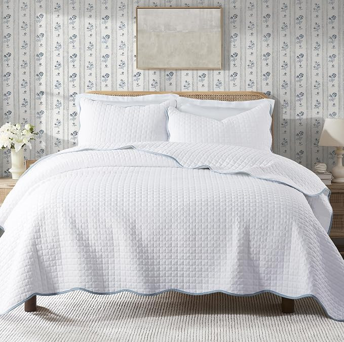 WDCOZY White King Size Quilt Bedding Set, Scalloped Farmhouse Country Rustic Lightweight Soft Cov... | Amazon (US)