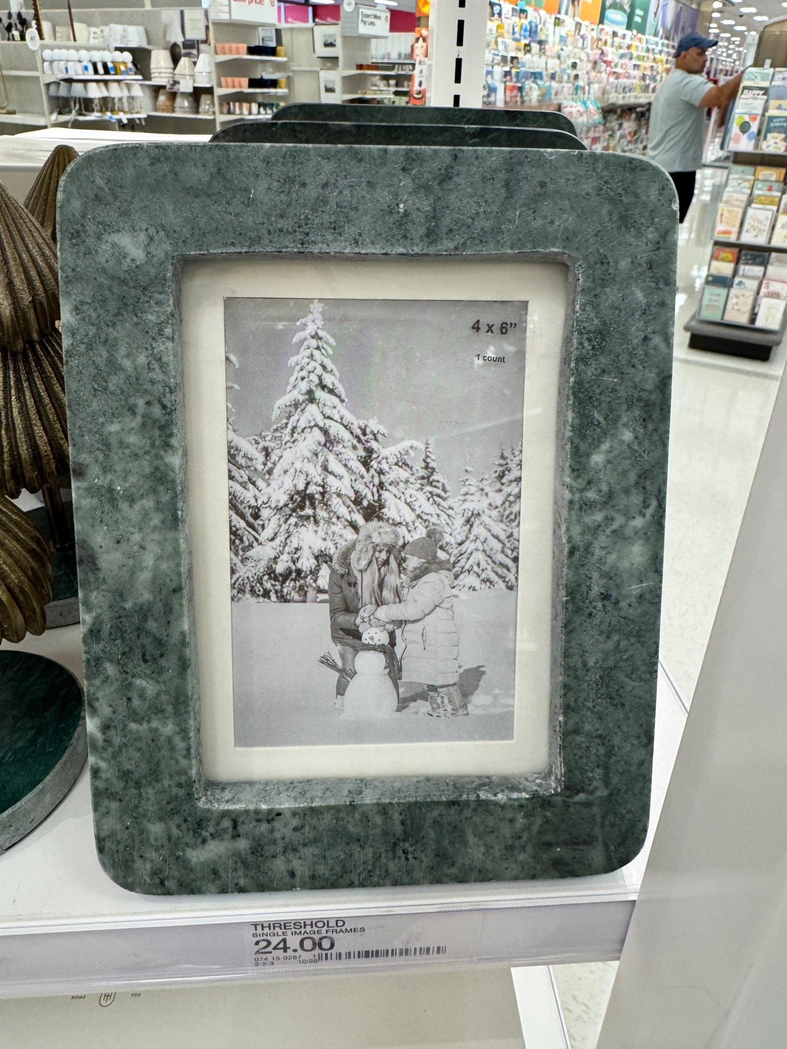 Green marble tabletop picture frame is perfect for your 90’s Ralph Lauren aesthetic Christmas. 



#LTKFindsUnder50 #LTKHome #LTKHoliday