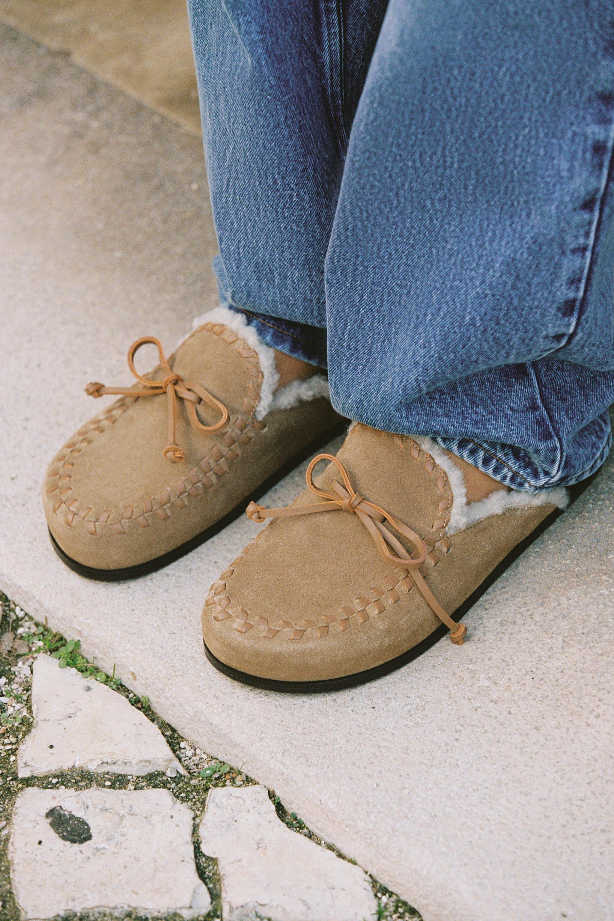 LEATHER SHEARLING EFFECT CLOGS | Zara US