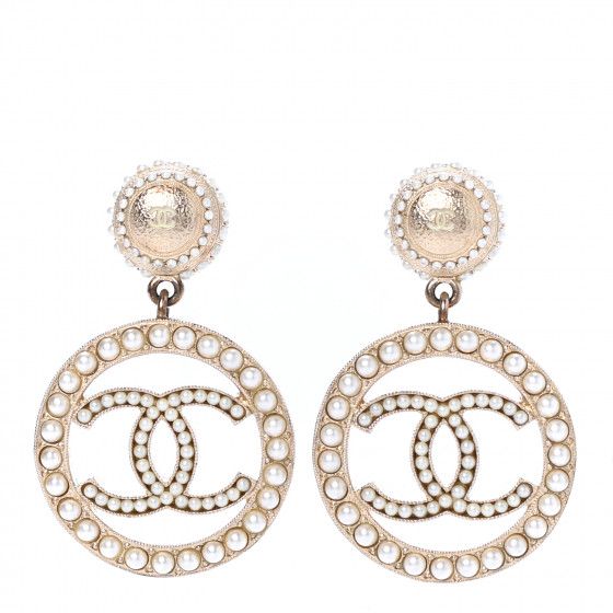 CHANEL

Pearl CC Drop Earrings Light Gold | Fashionphile