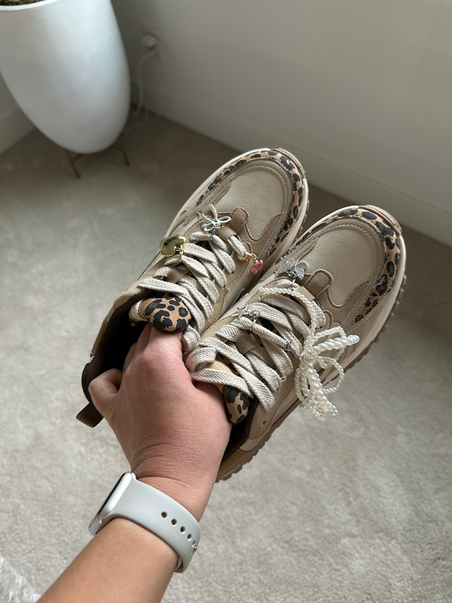 #NeutralSneakers
#CuteSneakers
#MinimalistStyle
#SneakerStyle
#EverydaySneakers
#NeutralStyle
#SneakerAddict
#ShoeCharms
#SneakerCharms
#CustomSneakers
#TrendySneakers
#CuteShoeCharms
#SneakerAccessories
#StylishSneakers
#MinimalSneakers
#NeutralOutfit
#CharmYourShoes
#SneakerFashion
#ShoeGameStrong
#ChicSneakers

#LTKFestival #LTKShoeCrush #LTKFindsUnder50