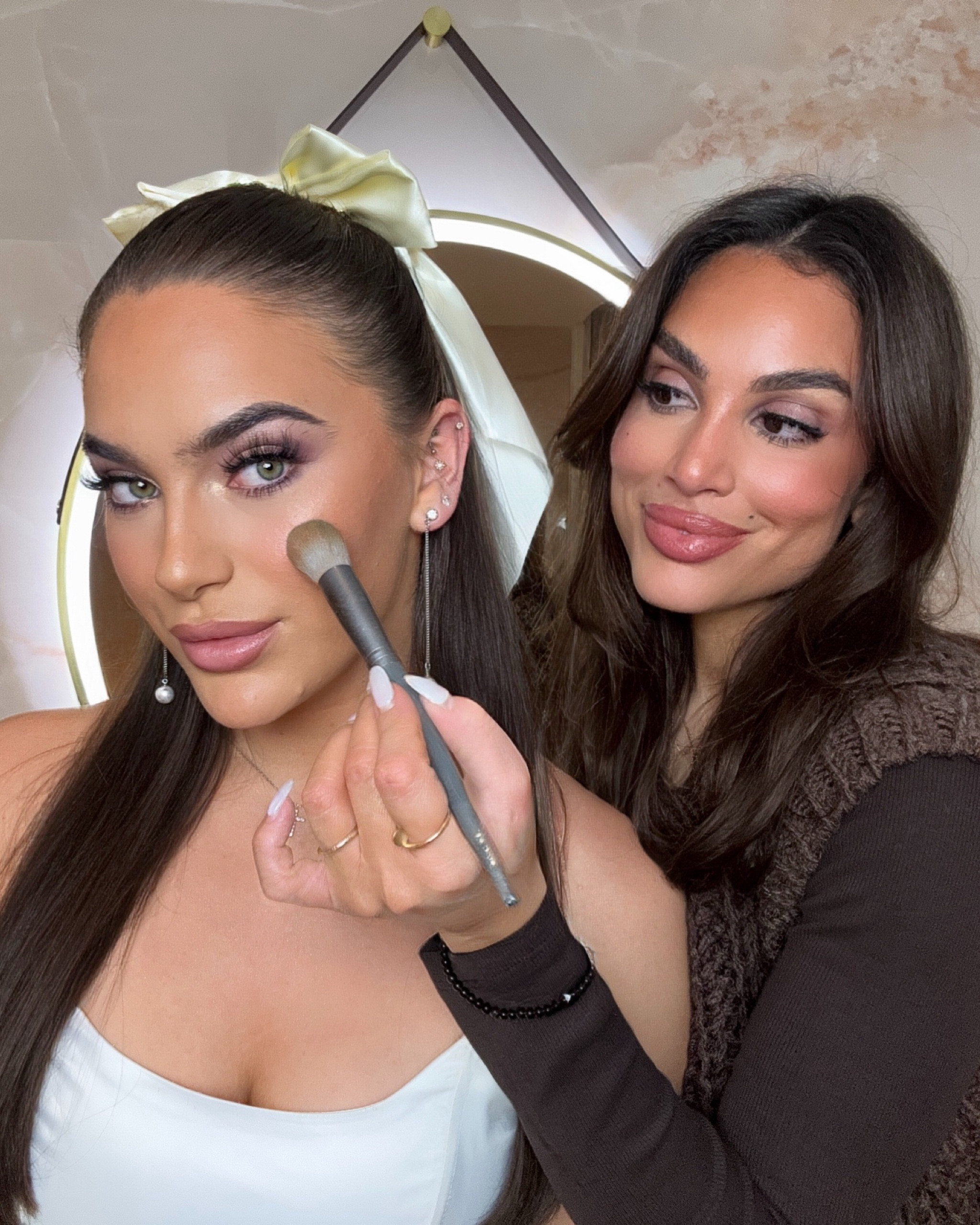 Romantic Bridal Makeup👰🏻‍♀️ 

Shades used-
Burberry concealer- 4-5 LC
Nars Foundation- Stromboli
Loreal infallible concealer- mixed Ivory and Amber
Rose Inc cream blush- Azalea
Dior backstage face glow- 003 pure gold
Huda beauty baking powder- pound cake
Kosas cloud setting powder
Mac bronzer- dark deep
Huda eye palette- icey nude
Kosas lip liner- epic
Huda gloss- clear
Doll beauty lipstick- golden girl
Huda lip liner to define- sandy beige 
 



#LTKbeauty