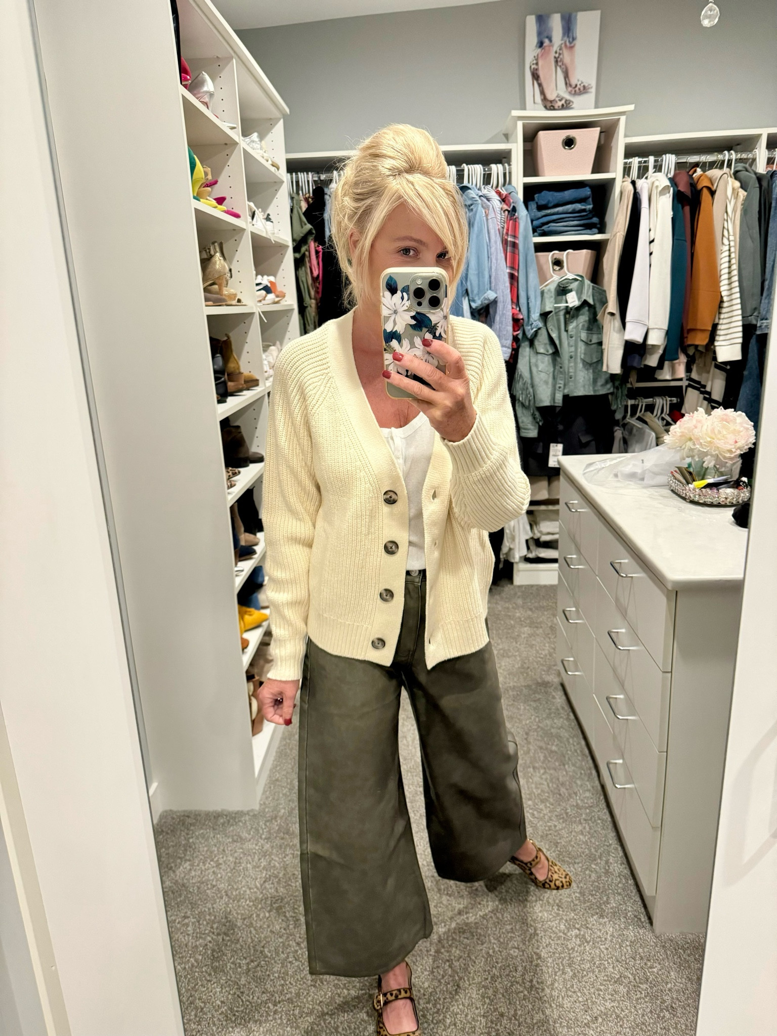 Fall Outfit Perfection 
Old Navy Cardigan 

#LTKSaleAlert #LTKFindsUnder50 #LTKStyleTip