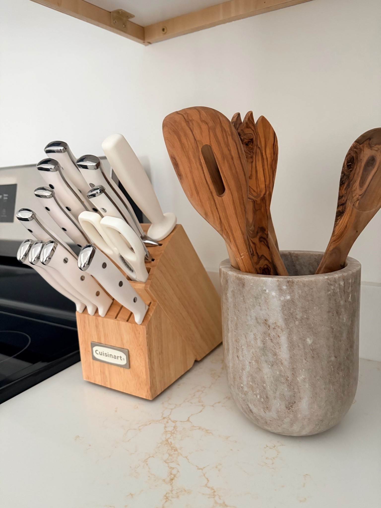 minimalist kitchen🤍

#LTKHome #LTKSeasonal #LTKdayinmylife