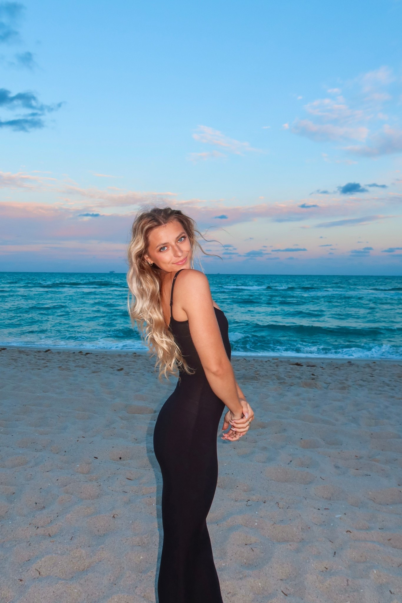 The most FLATTERING & comfy dress ever

#LTKStyleTip #LTKFindsUnder100