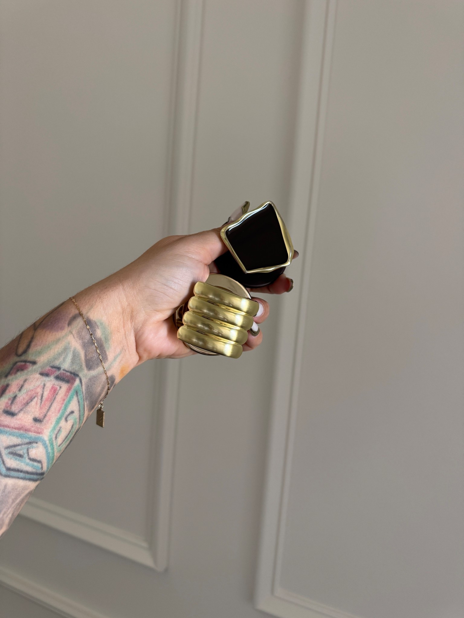 I cant use my phone without a pop socket it feels so weird to me ! I always buy this brand cuz they have the cutest ones ! Here are 2 of mine I’m loving. Also linked my case 
#under50 #popsocket 