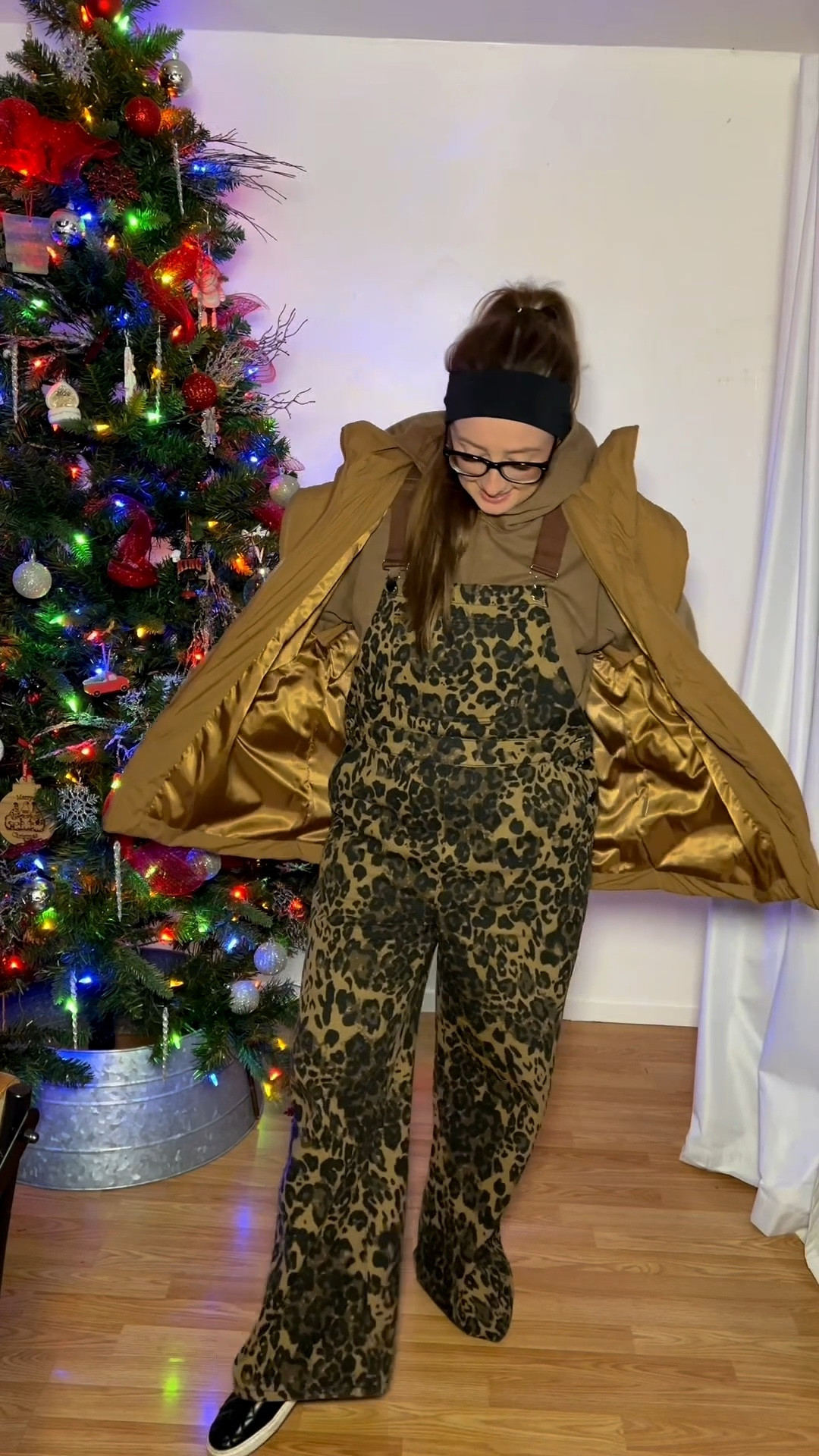 Cold night #ootd 💚❤️

#LTKSeasonal #LTKBeauty #LTKFindsUnder50