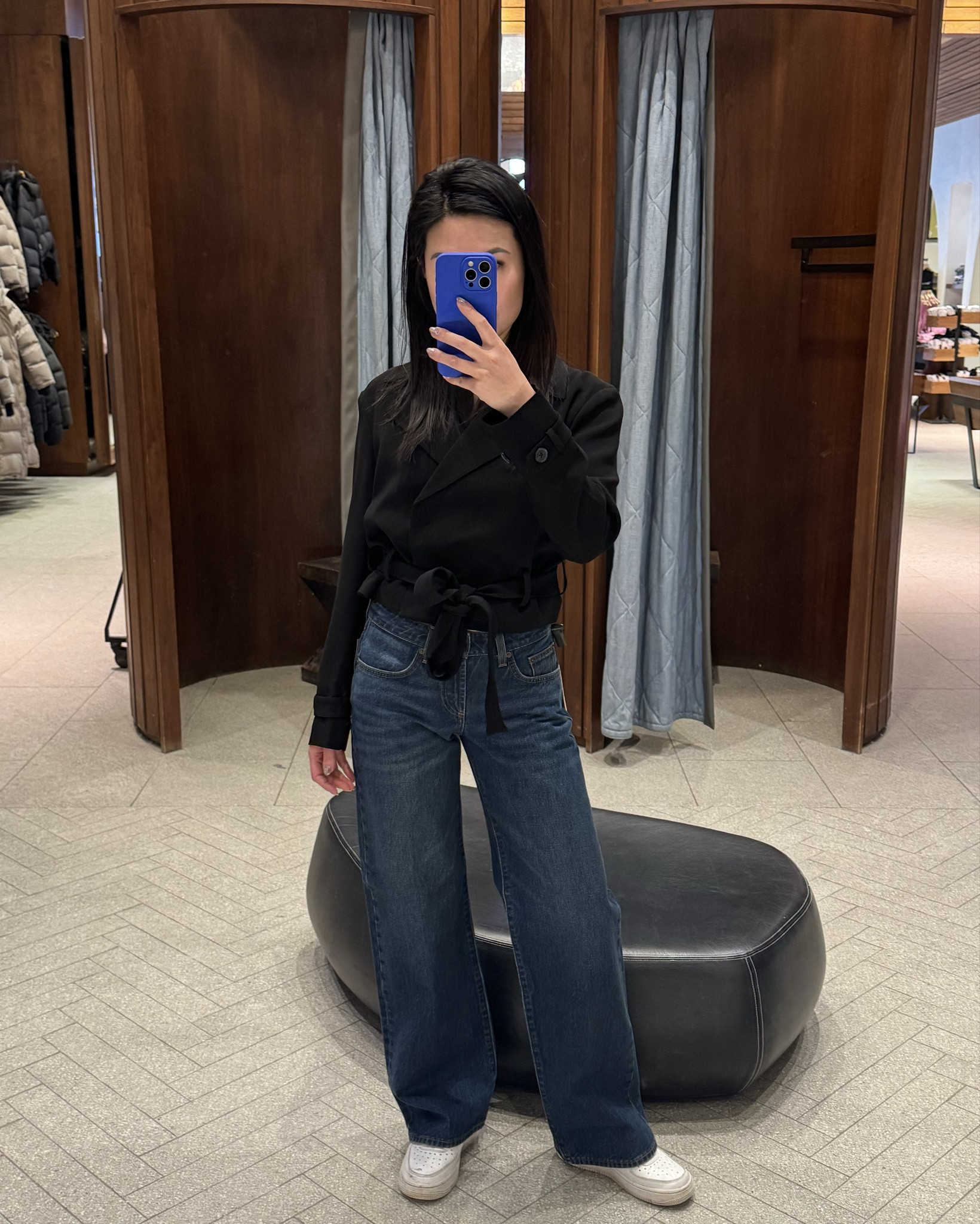 Wearing Aritzia’s classic Postage wrap trench in XS and Denim Forum’s super low rise baggy jeans in 23W. 


Low rise jeans, low rise denim, denim forum, jeans and runners, Aritzia jeans, trench coat, short jacket, spring jacket, work jacket, dress up or down, black trench, Air Force 1, airforce ones outfit, casual outfit, casual work outfit. 

#LTKstyletip #LTKjeans #LTKshoes