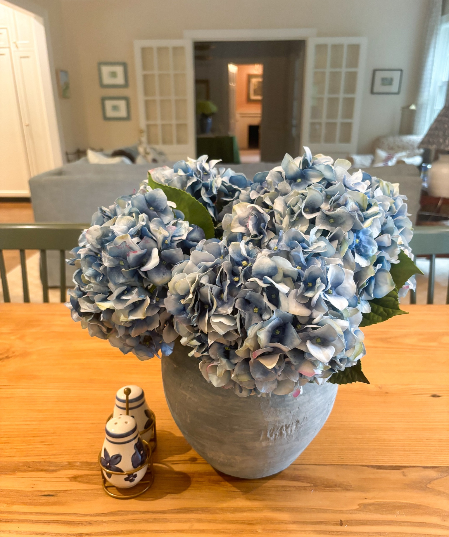 Gorgeous real touch faux hydrangeas 

#LTKhome #LTKfindsunder100