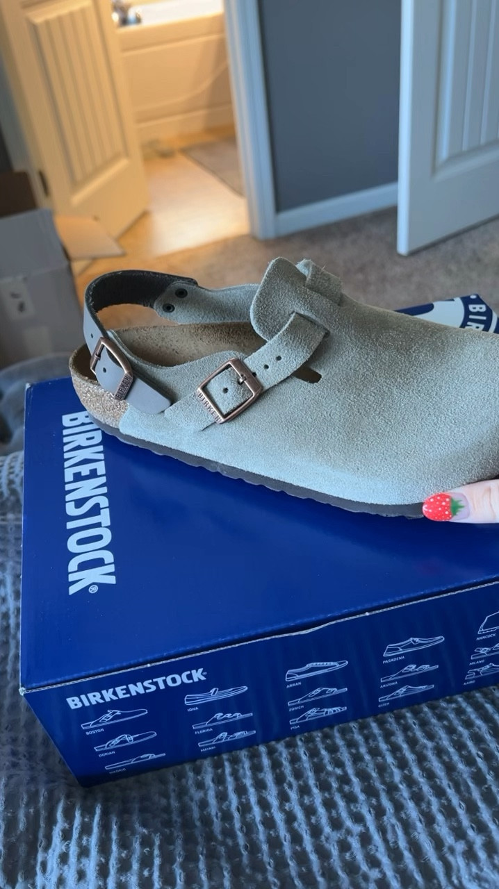 Listen I’m bored of summer fashion, let’s talk all things FALL🍁🍂🎃 the newest style of Birkenstock is my first buy for the season! 

#LTKShoeCrush #LTKMidsize #LTKSeasonal