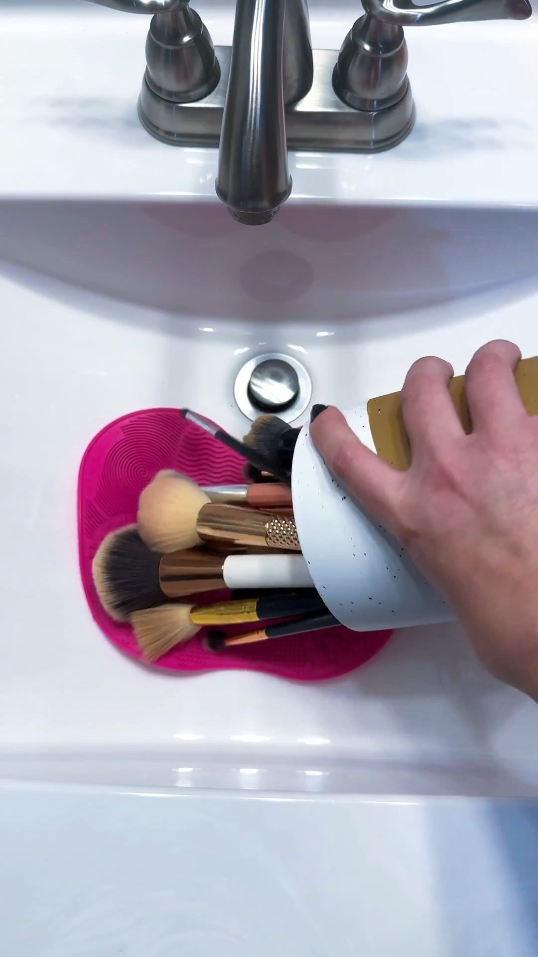 This is your sign to wash those makeup brushes! 💕 Be honest… when’s the last time you cleaned yours? 👀 

Hi, I’m JazzyMarieTV 💕 I love sharing my favorite finds and all things beauty, lifestyle, cleaning, funny moments, and whatever I’m feeling that day. I’d love to have you here—follow me and say hi!

makeup brush cleaning, beauty tips, clean makeup brushes, affordable beauty, makeup hacks, beauty must haves, skincare tips, self care routine, jazzy marie tv, beauty content, walmart beauty finds, makeup routine, hygiene tips, clean girl aesthetic, sunday reset

#LTKBeauty #LTKFindsUnder50 #LTKselfcare