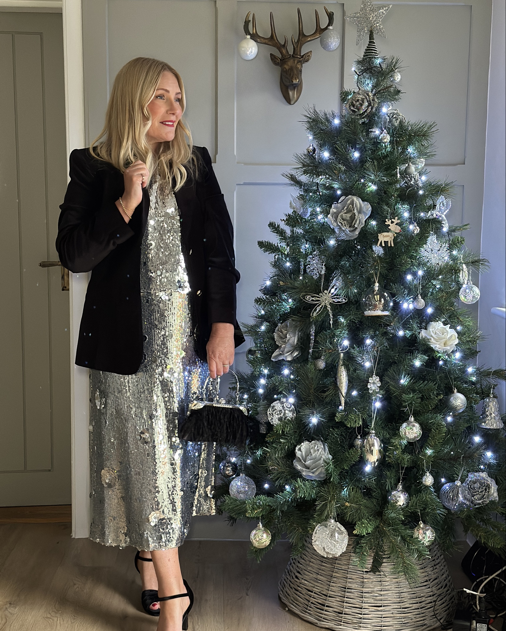Prepare to be dazzled ✨

Stuck for a party outfit this festive season ? 

Well you can always rely on @marksandspencer to bring the festive feels, whether it’s full on sequins, velvet, I am totally ready to get this party started.

I’m wearing their sequin midaxi A-line skirt with added stretch for comfortable wear & fully lined so not scratchy or itchy, worn with the matching sequin floral shell top, these are perfect to wear together for full on sequin glam or as separates, they will work time & time again in your wardrobe.

And for the final touch this beautiful cotton rich velvet waisted tailored blazer with its silky smooth feel & flattering shape, added stretch & cinched in waist, this is a blazer that will take you through each season.

Thanks to M&S I am feeling the glam & ready to enjoy the party season.
Outfit is all linked below 🔗 


#mymarks #affiliatelink #marksandspencerstyle 
#wherestheparty #festivestyle

#LTKuk #LTKmidsize #LTKfestive
