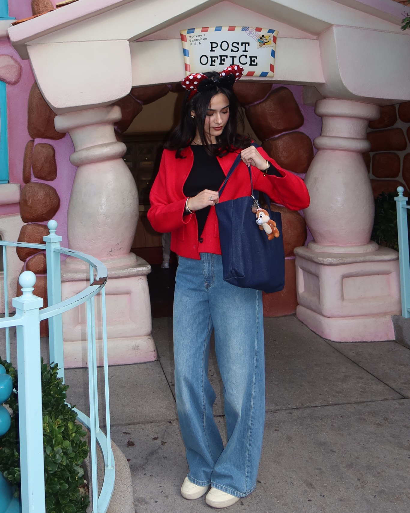Red Disney fit❤️

#LTKSeasonal #LTKActive #LTKTravel