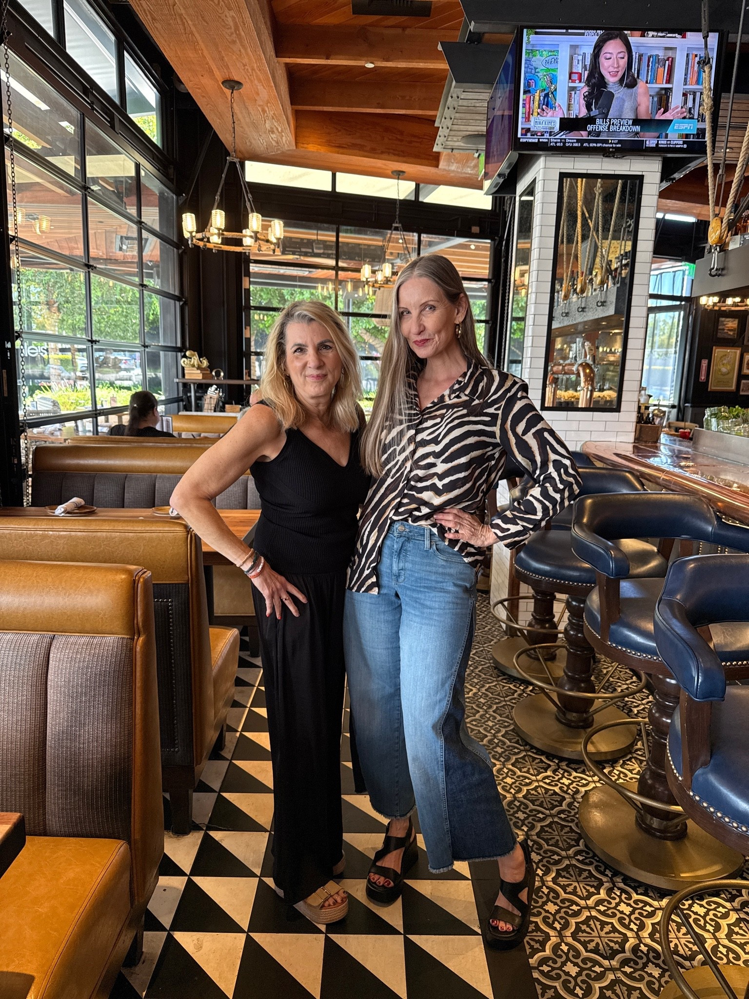 Girl lunch! #summerootd #lunchdate #girltime #ladieswholunch

#LTKOver40 #LTKSeasonal #LTKdayinmylife