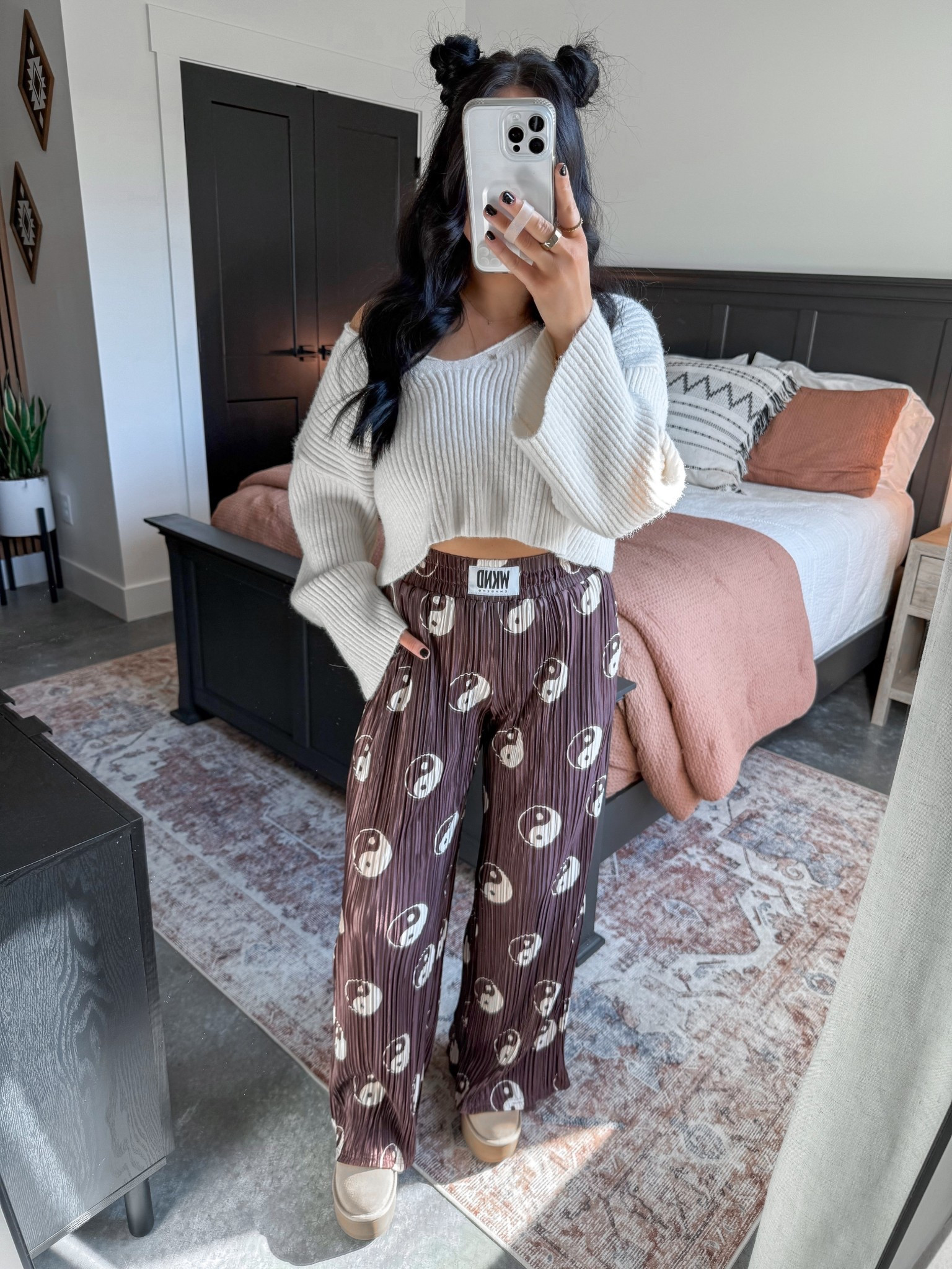 Comfy Fall Outfit 🤎

Sweater - small
Bandeau - medium
Pants - small 

Comfy and fun outfit for the win! I love these plisse style pants (& of course this print is so fun!) Paired these wide leg flowy pants with this super soft boxy cropped sweater and finished the look with my platform uggs! 



#LTKFindsUnder100 #LTKPetite #LTKFindsUnder50
