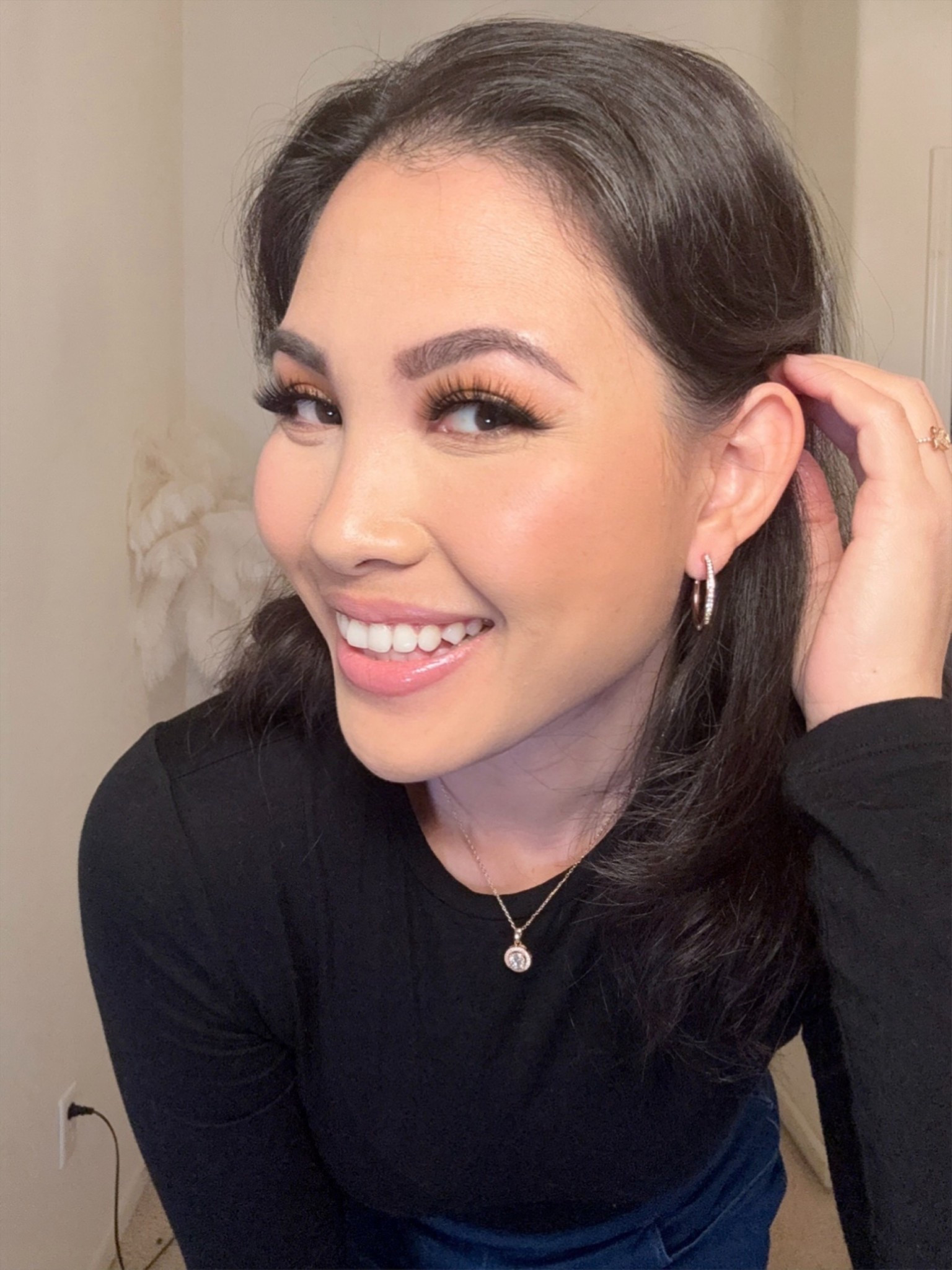 Jewelry set, earrings, necklace, holiday makeup

#LTKgrwm #LTKHoliday #LTKBeauty