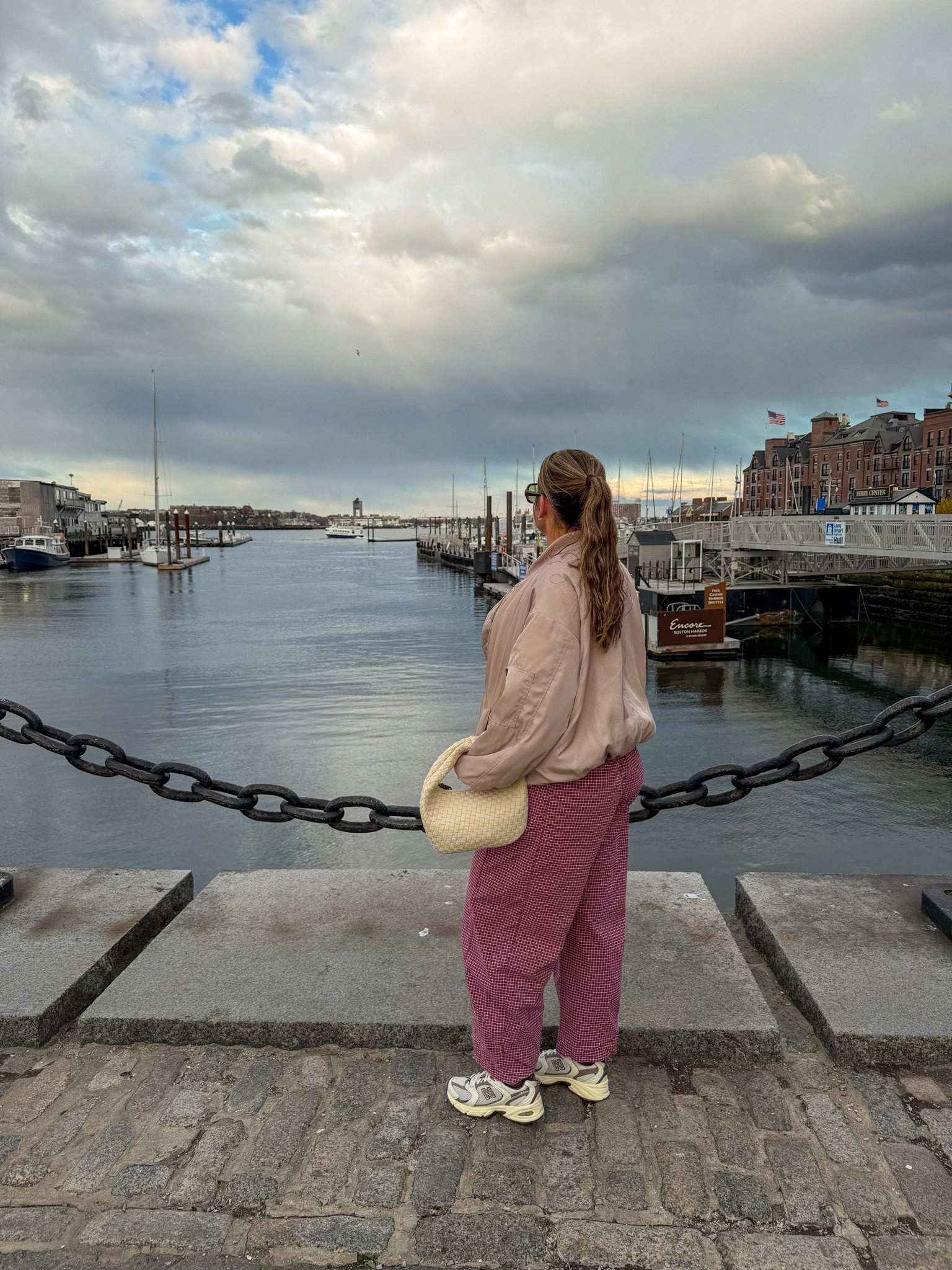 @abercrombie pull on barrel pants; travel day in Boston 🦞

#LTKootd #LTKSeasonal #LTKTravel